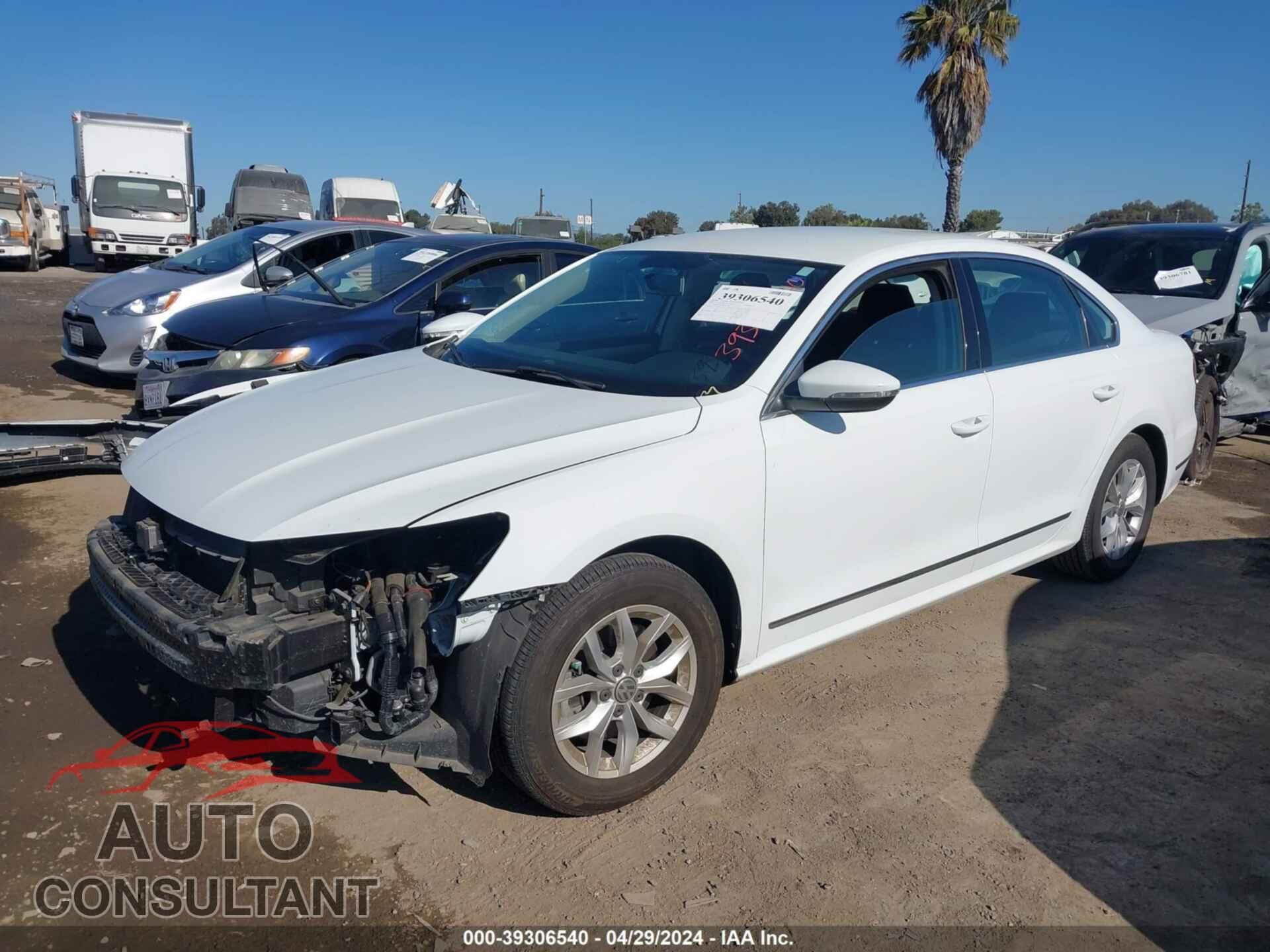 VOLKSWAGEN PASSAT 2017 - 1VWAT7A35HC022094