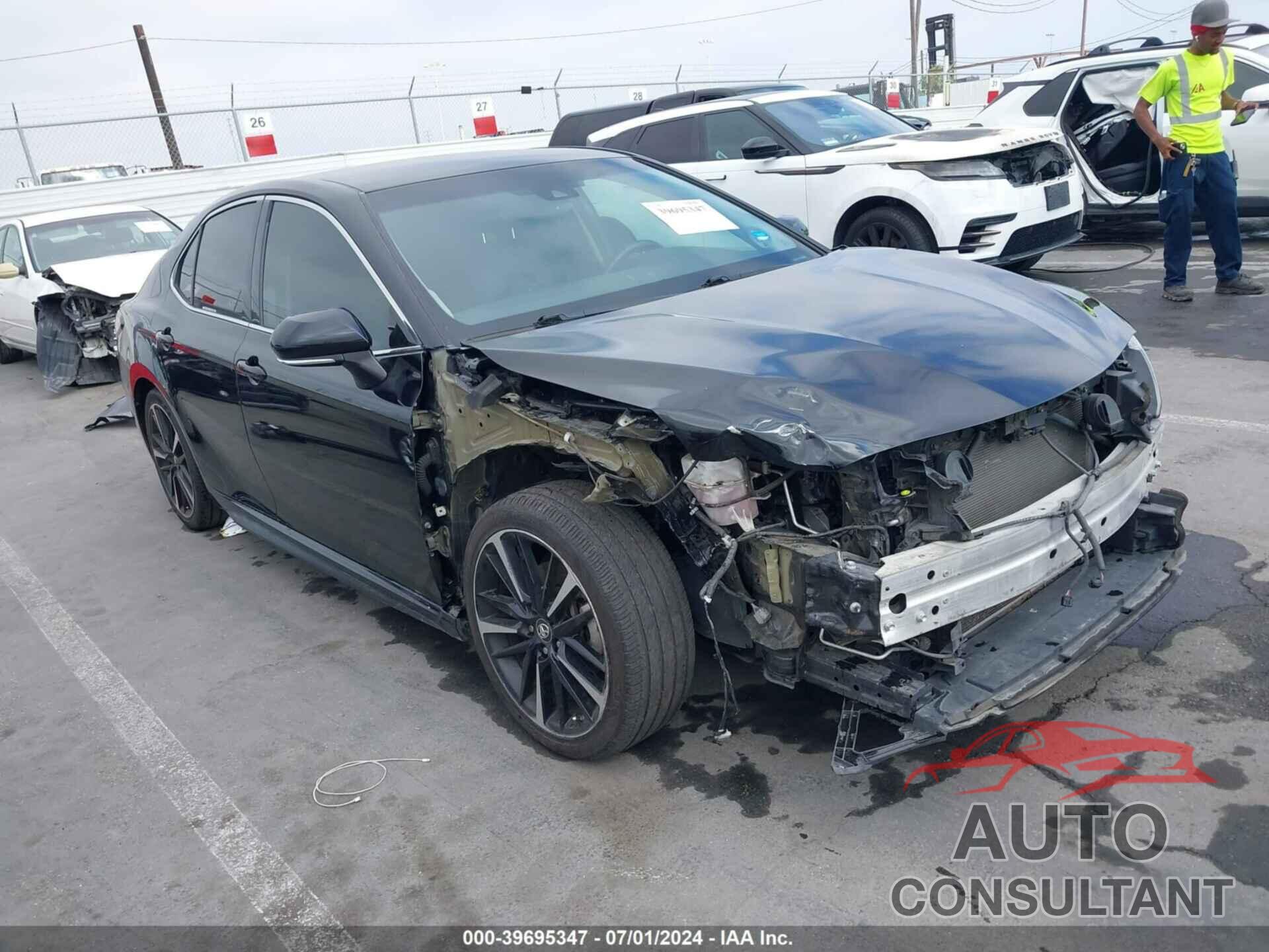 TOYOTA CAMRY 2018 - 4T1B61HK5JU010242
