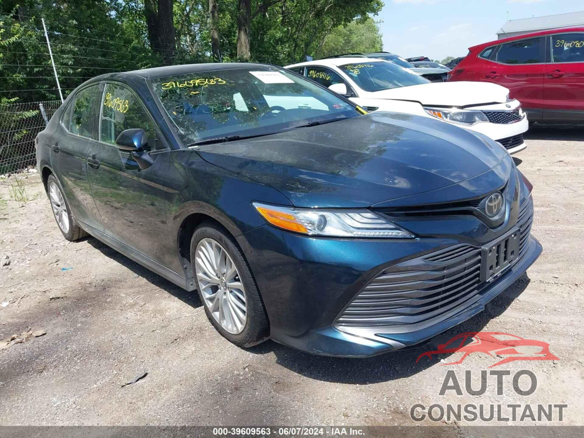 TOYOTA CAMRY 2019 - 4T1B11HK0KU740673