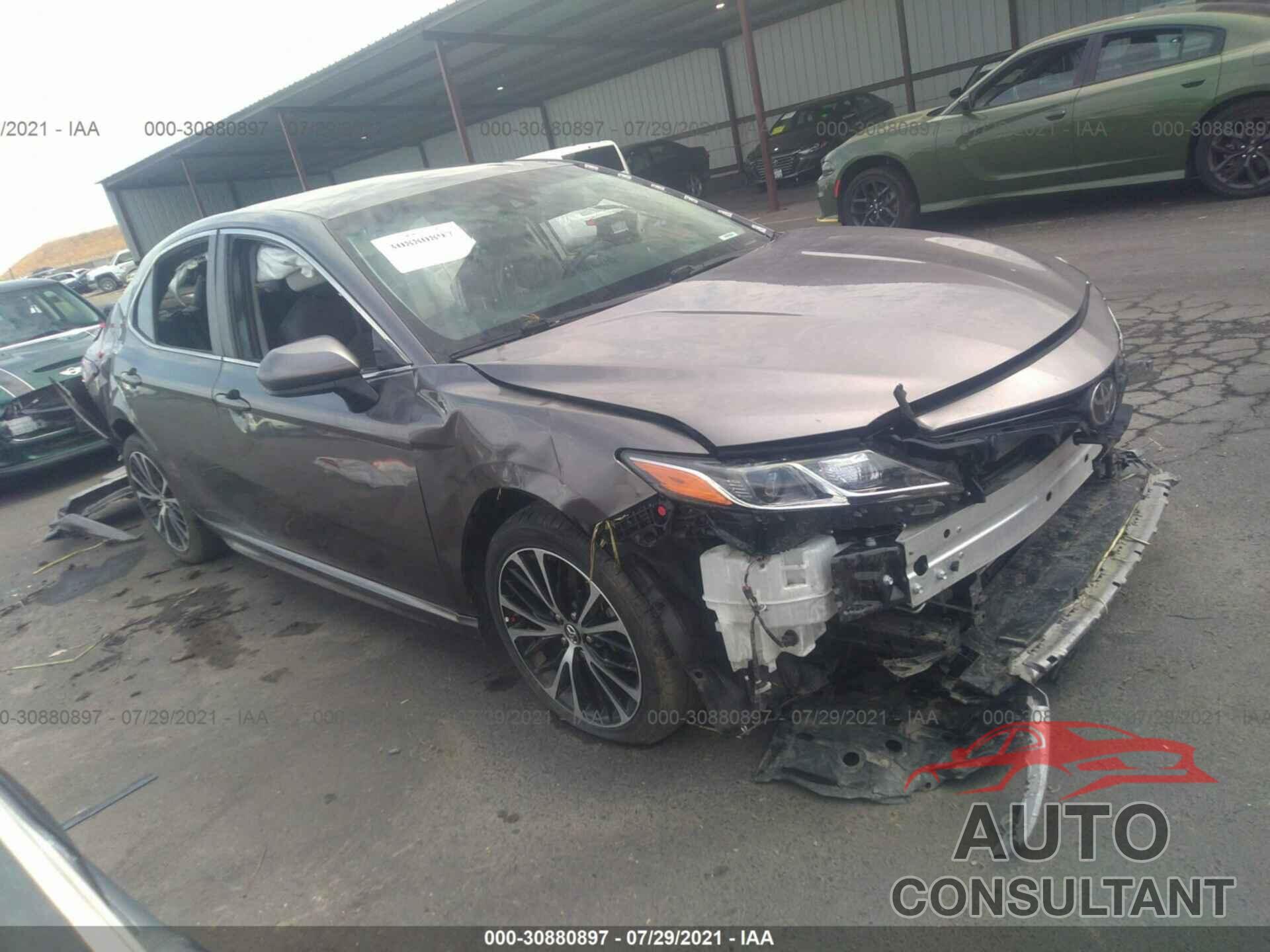 TOYOTA CAMRY 2018 - 4T1B11HK5JU562712