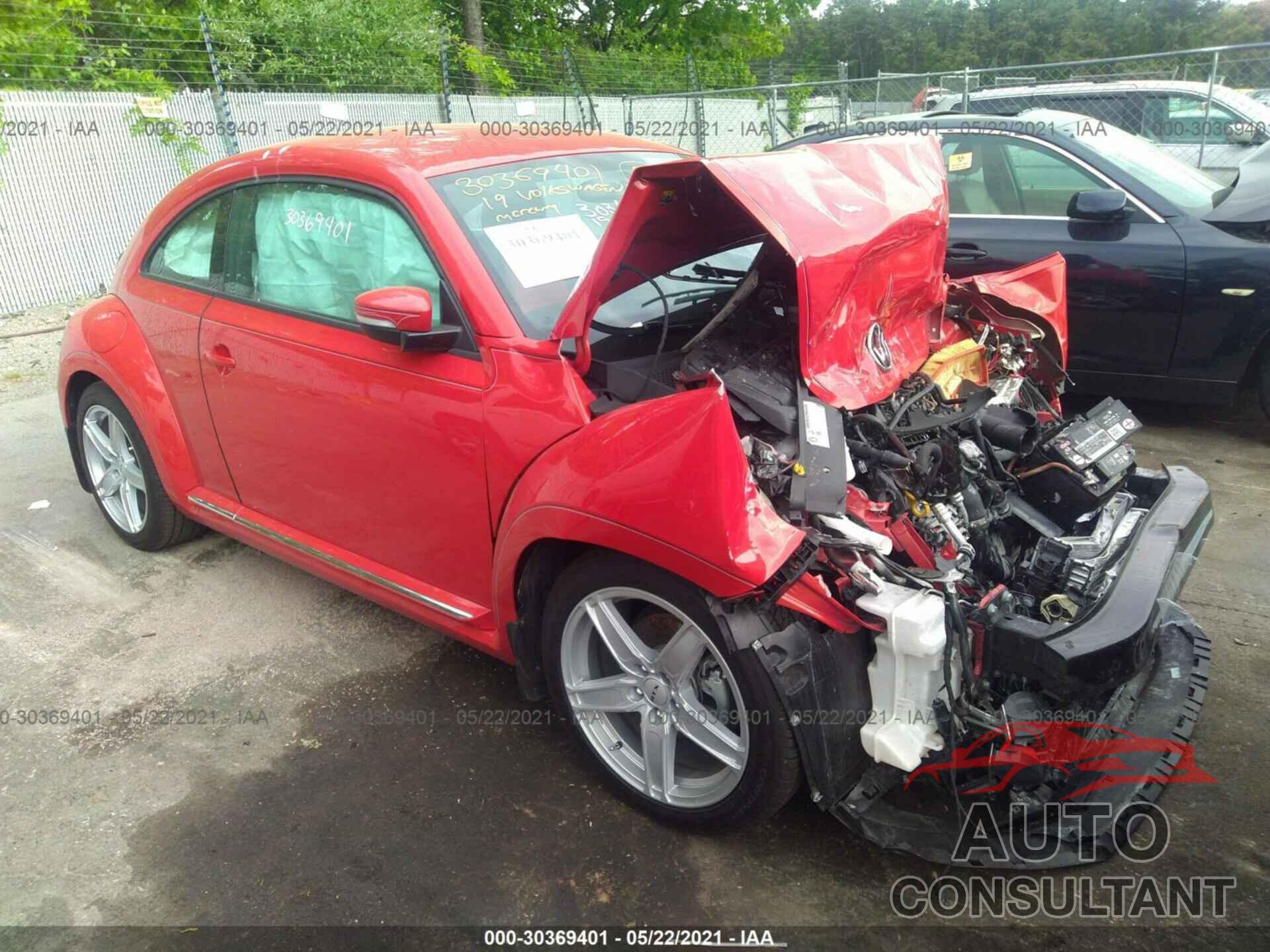 VOLKSWAGEN BEETLE 2019 - 3VWFD7AT6KM706984