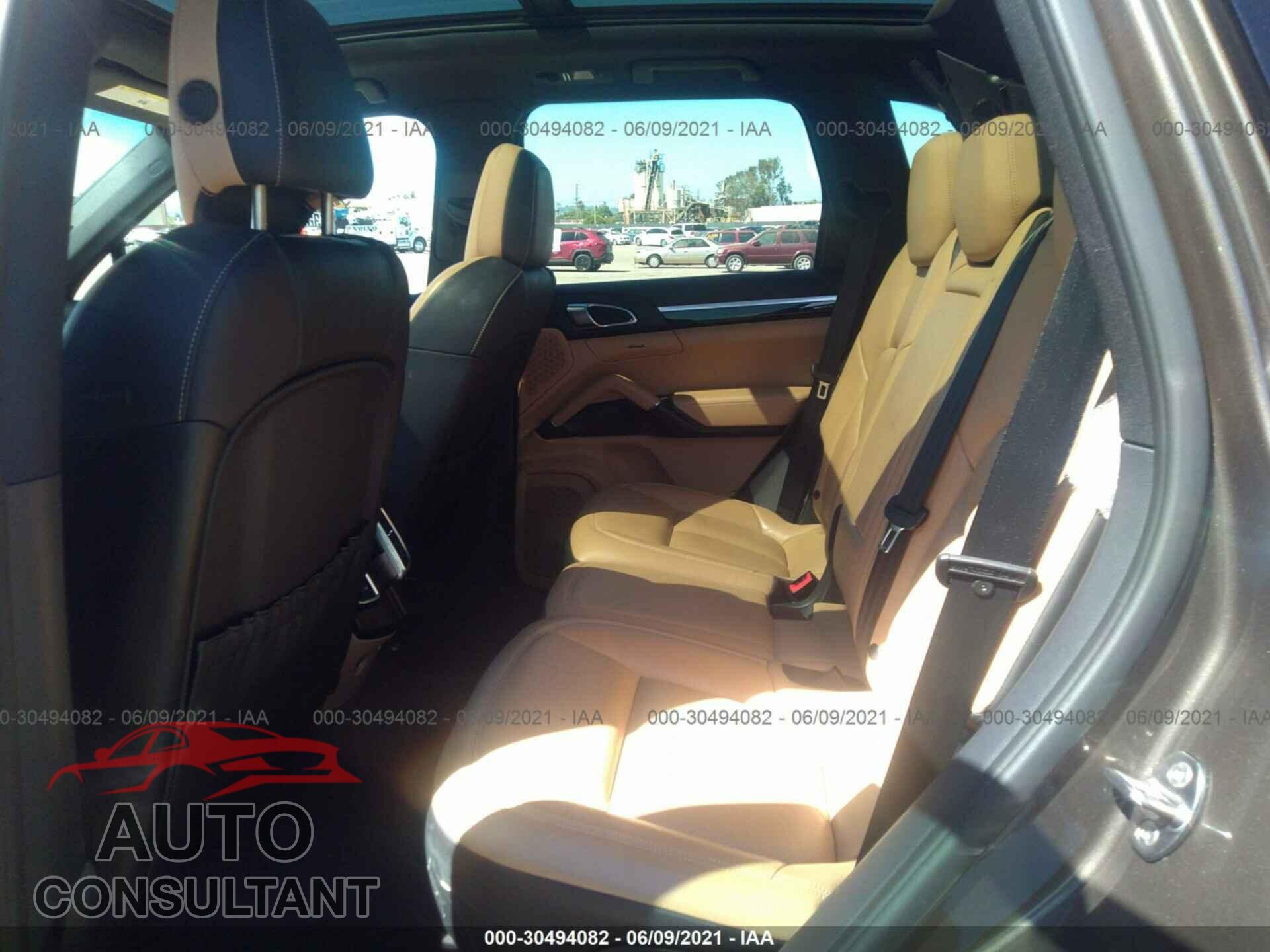 PORSCHE CAYENNE 2016 - WP1AA2A28GKA15260