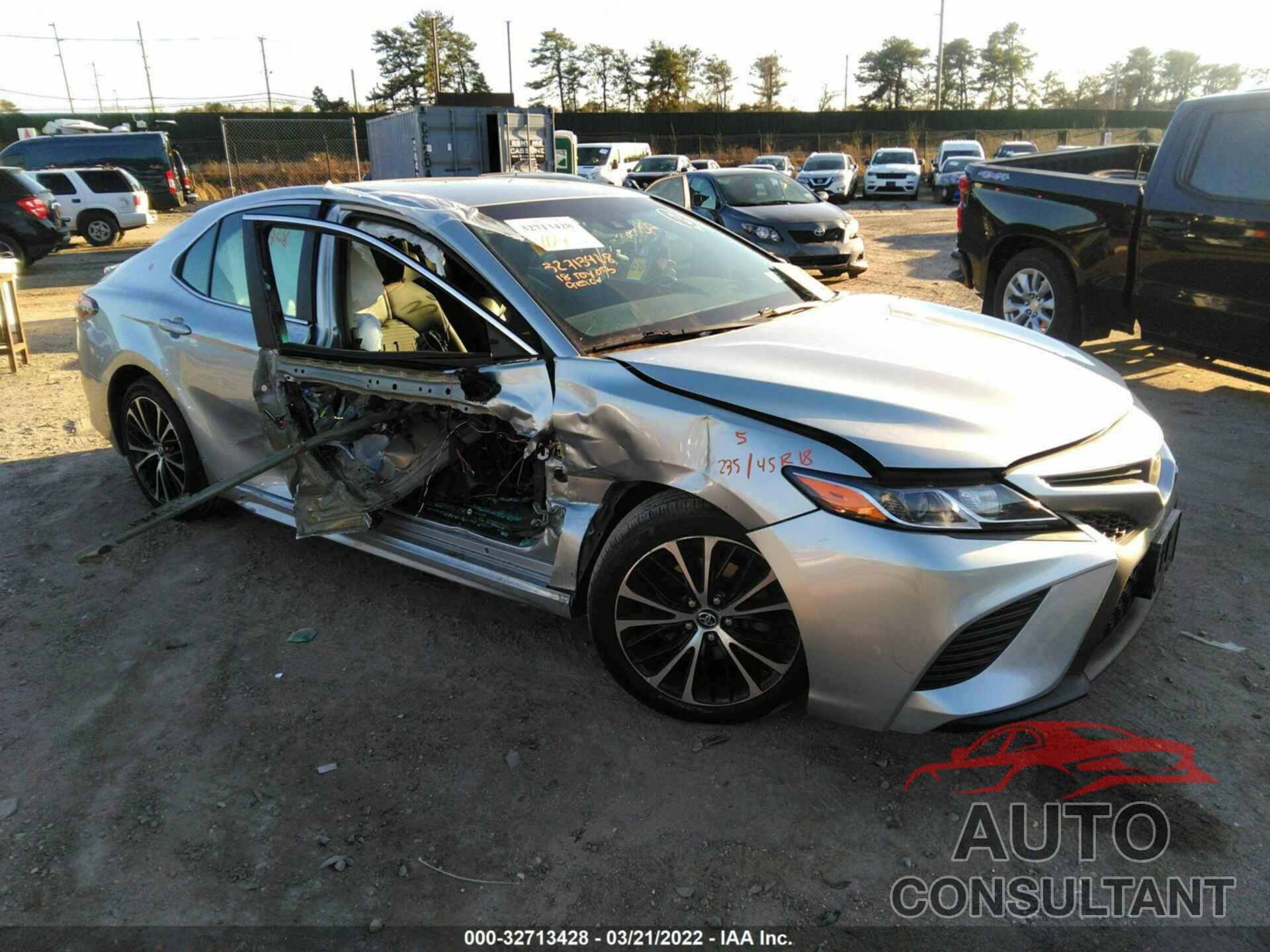 TOYOTA CAMRY 2018 - 4T1B11HK3JU043223