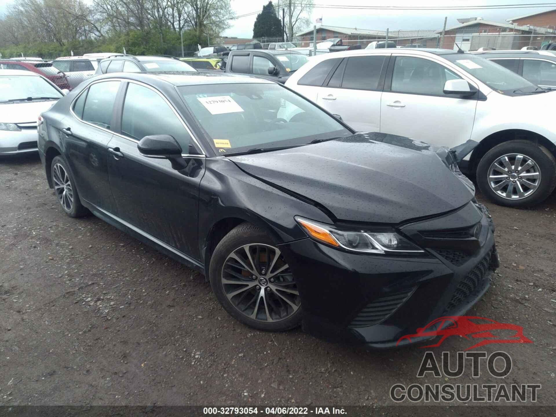 TOYOTA CAMRY 2018 - 4T1B11HK0JU619527