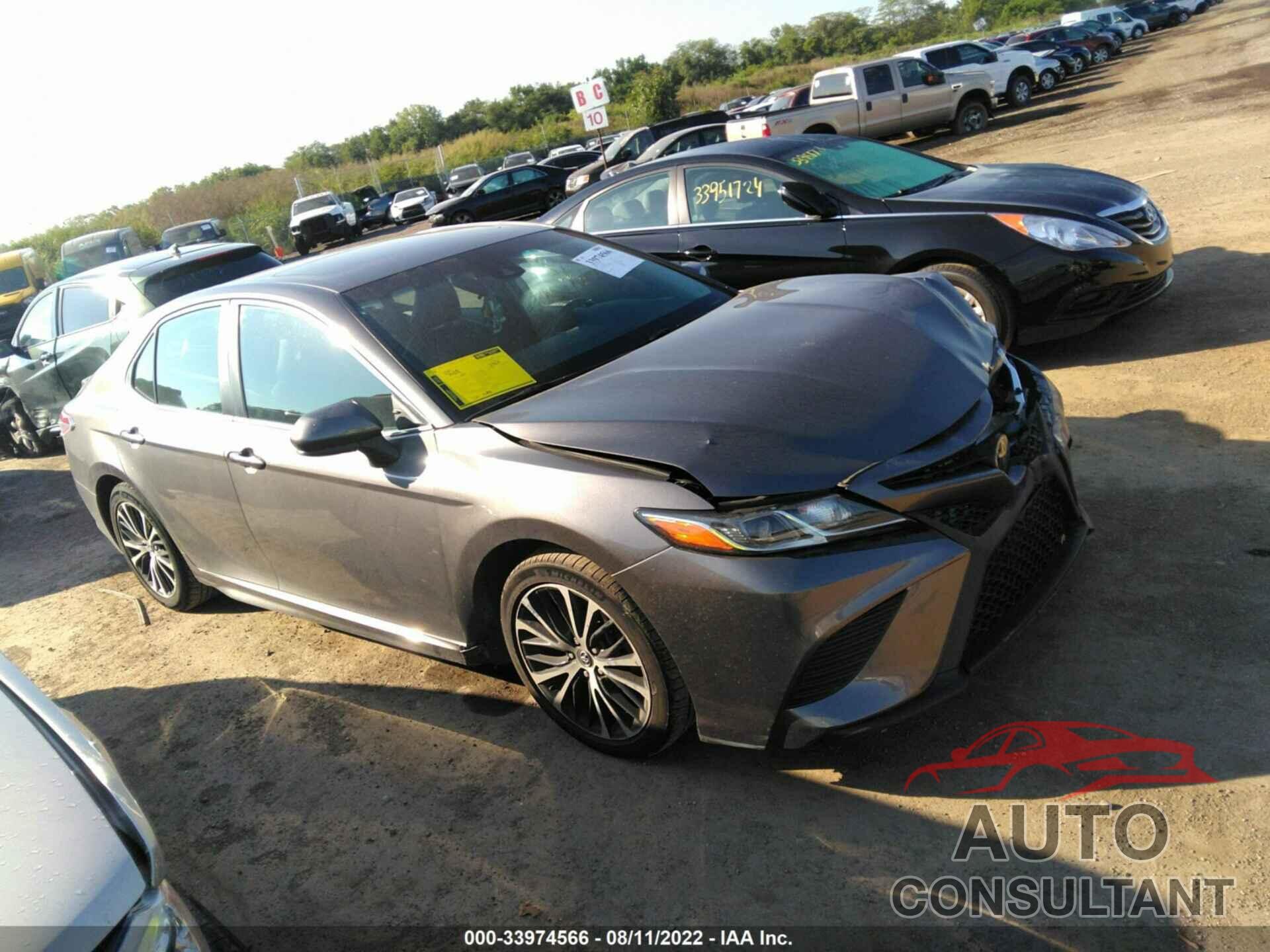 TOYOTA CAMRY 2018 - 4T1B11HK7JU019684