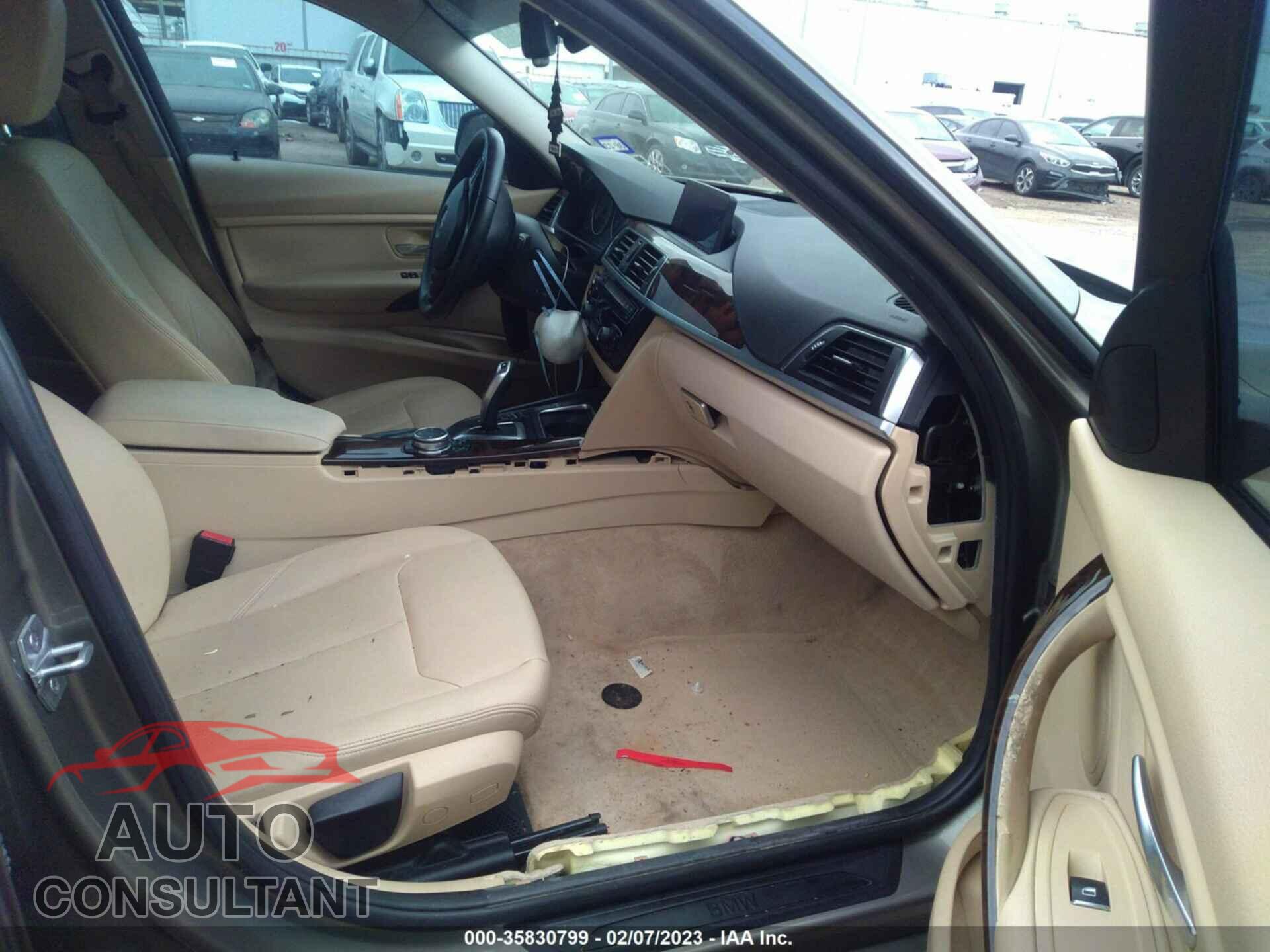 BMW 3 SERIES 2016 - WBA8E1G56GNU12364