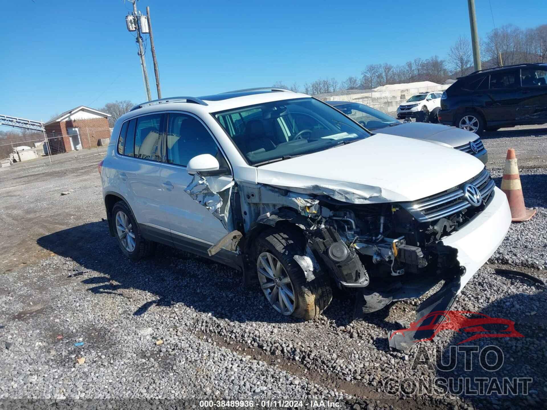 VOLKSWAGEN TIGUAN 2017 - WVGSV7AX9HK034478