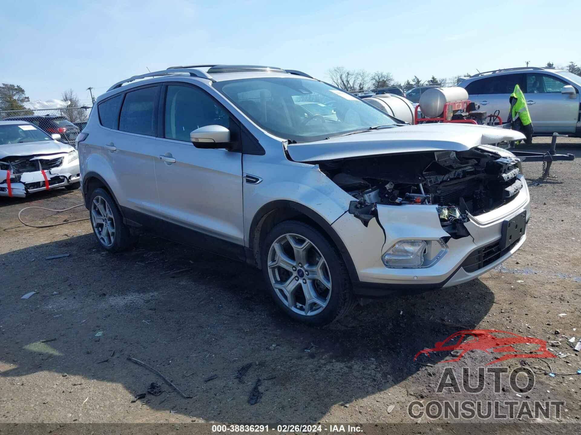 FORD ESCAPE 2017 - 1FMCU9J9XHUA58412