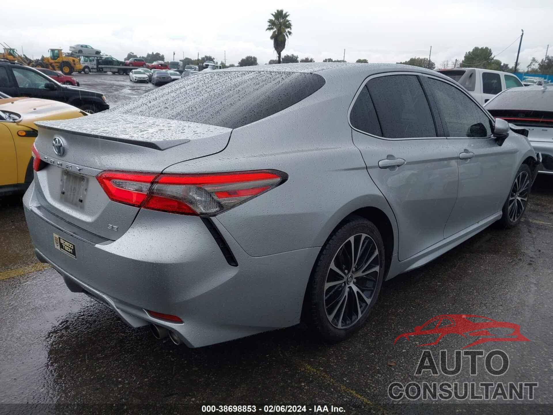 TOYOTA CAMRY 2018 - JTNB11HK8J3039819