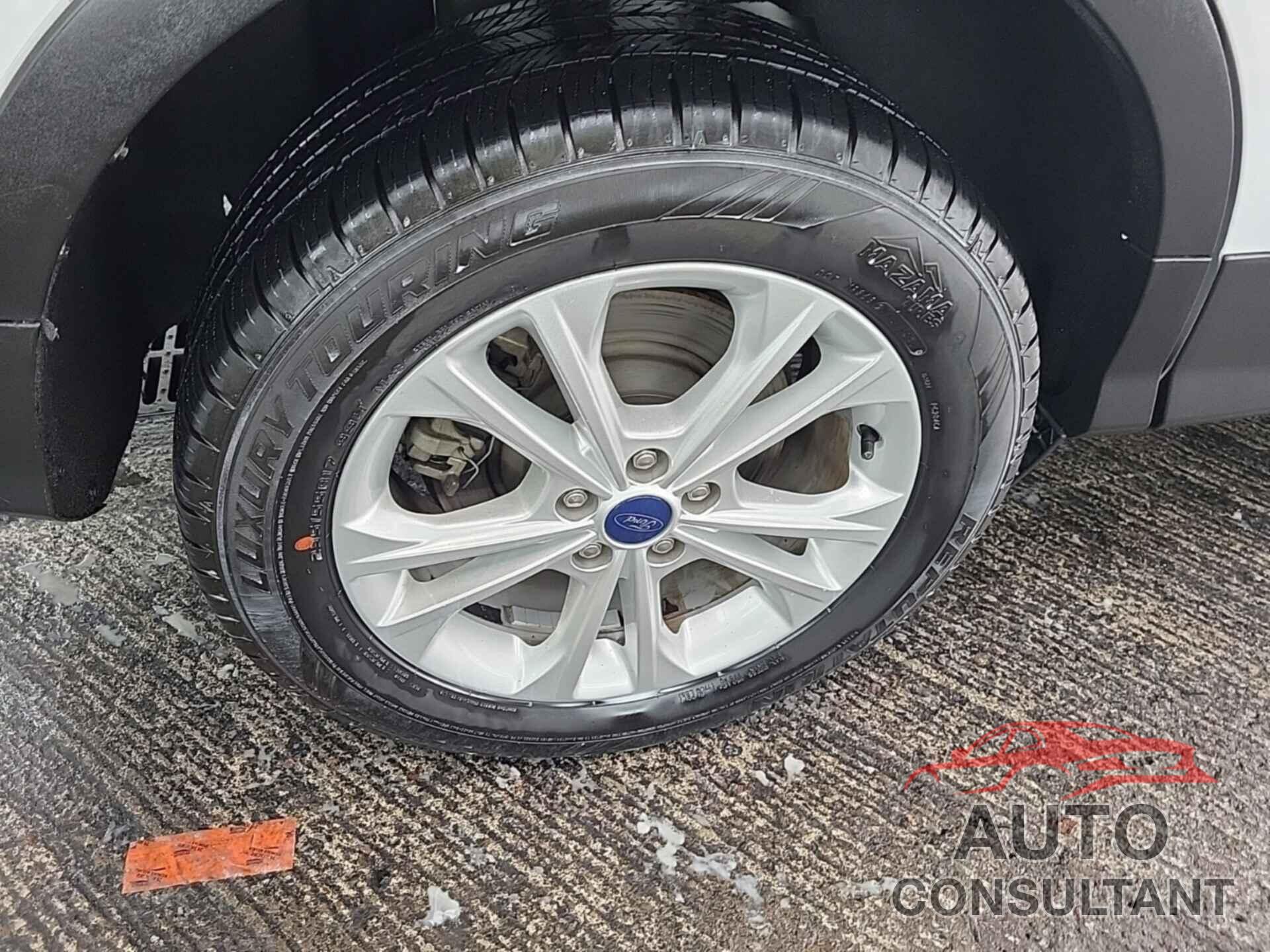 FORD ESCAPE 2018 - 1FMCU0HD3JUA75810