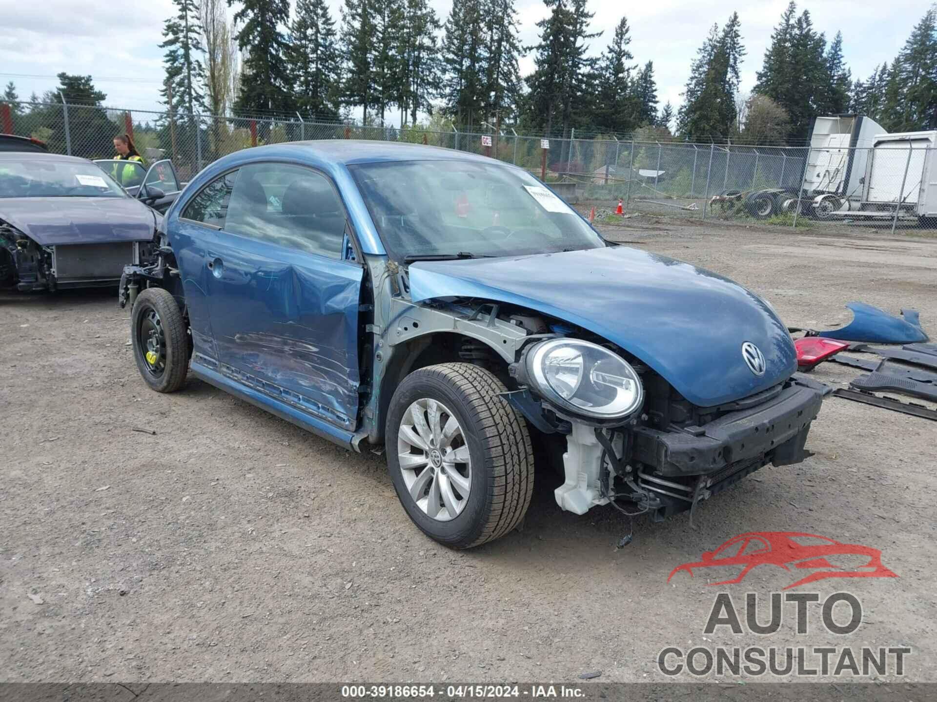 VOLKSWAGEN BEETLE 2018 - 3VWFD7AT5JM719885
