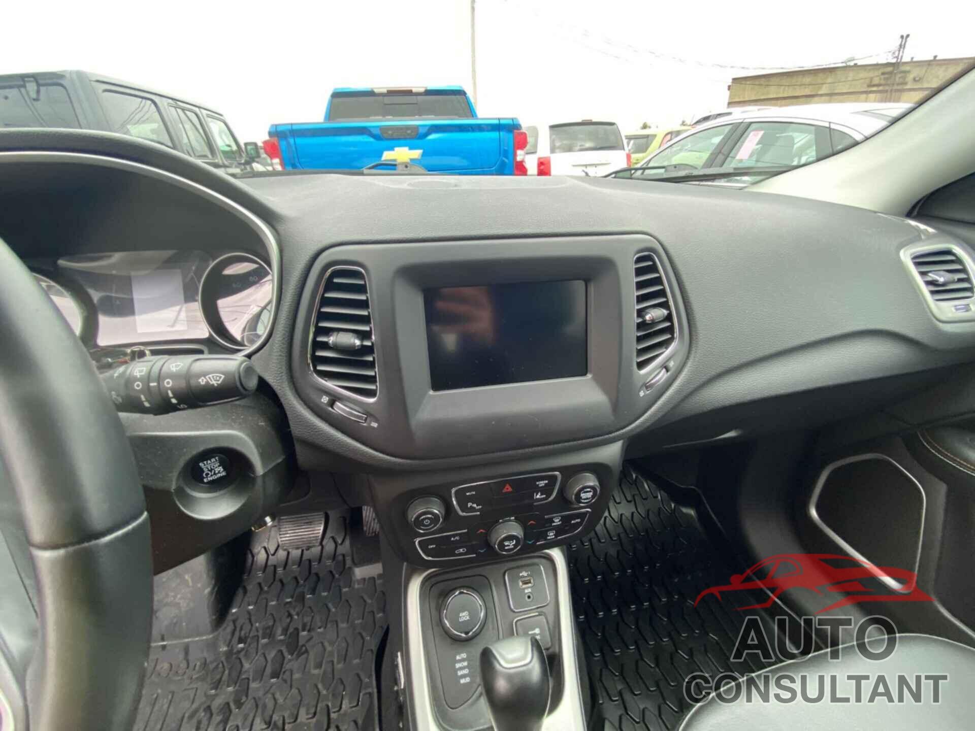 JEEP COMPASS 2019 - 3C4NJDBB3KT669300