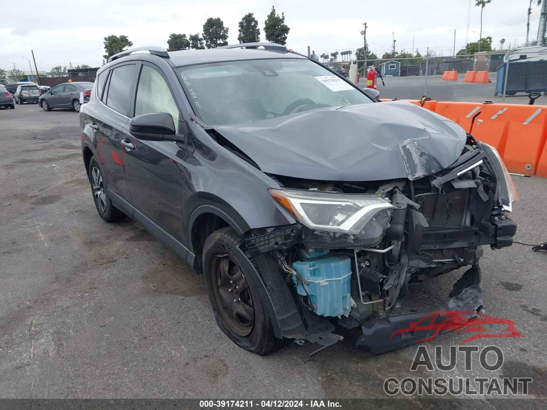 TOYOTA RAV4 2017 - JTMZFREV9HD098769