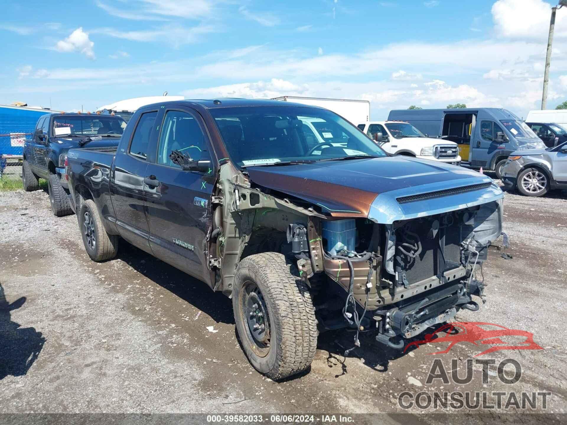 TOYOTA TUNDRA 2017 - 5TFUY5F18HX628852