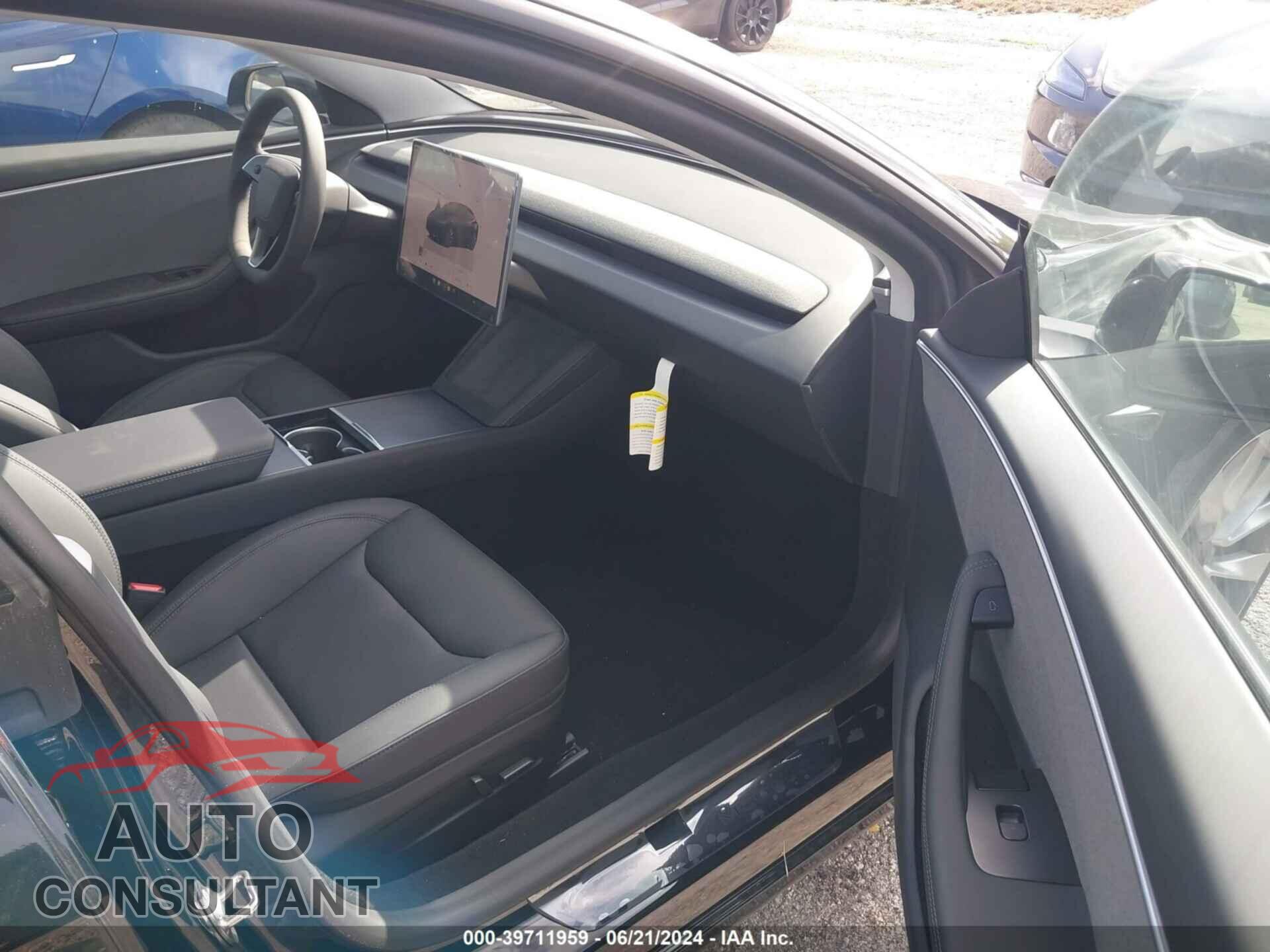 TESLA MODEL 3 2024 - 5YJ3E1EA7RF749379