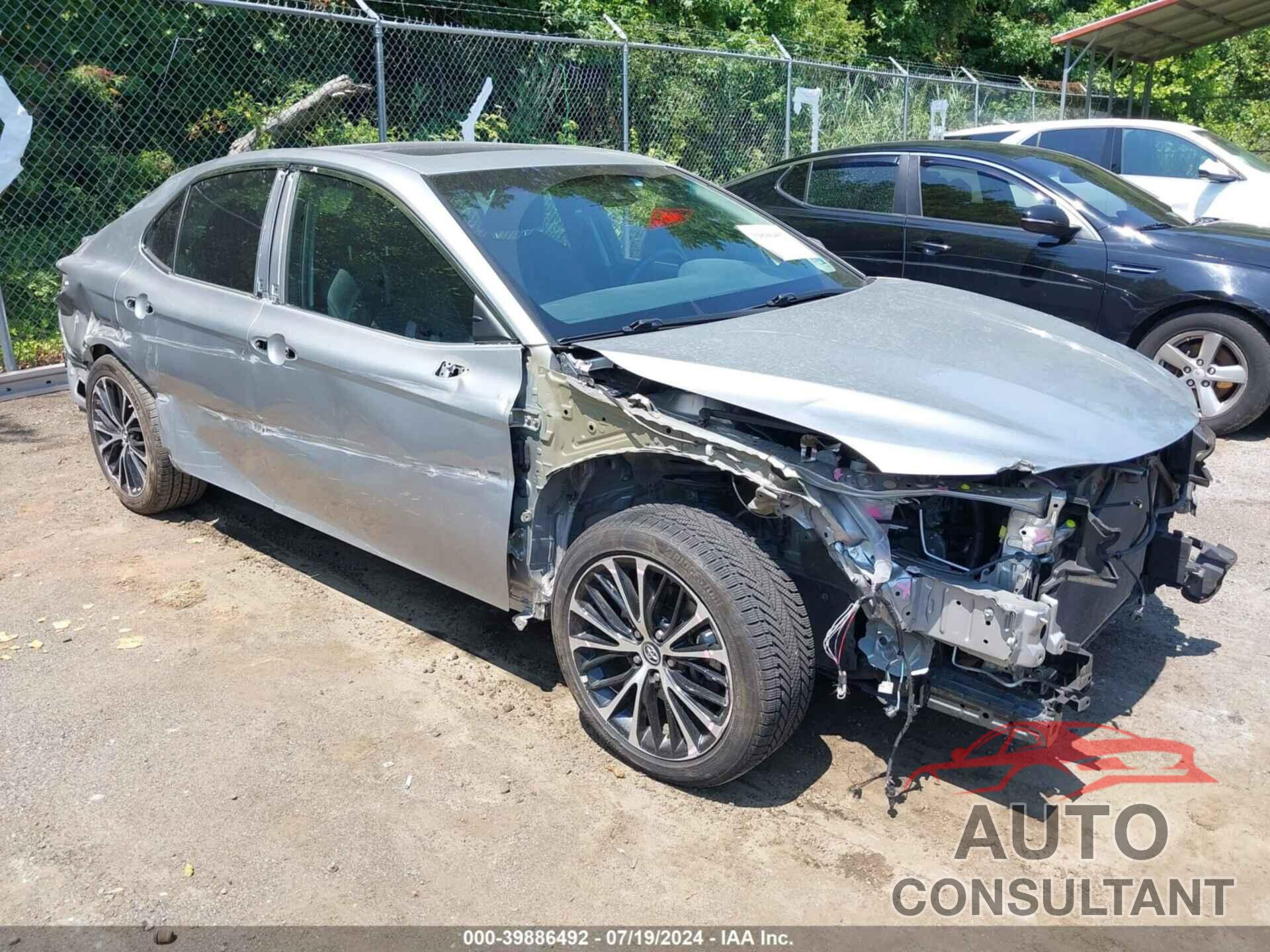 TOYOTA CAMRY 2018 - 4T1B11HK7JU133930
