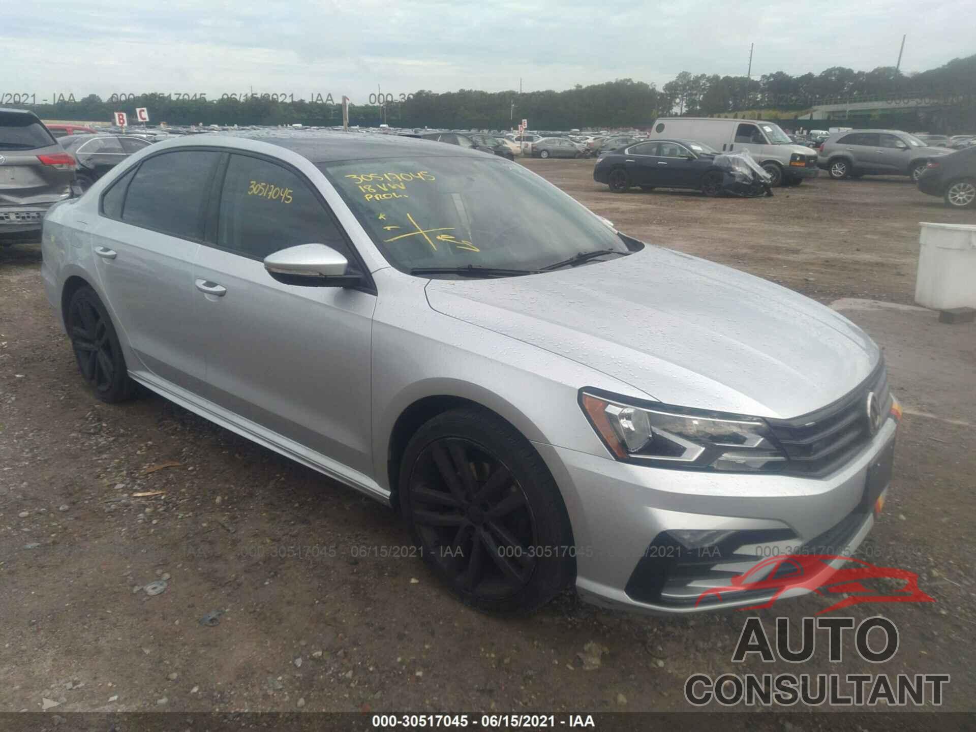 VOLKSWAGEN PASSAT 2018 - 1VWAA7A31JC016305
