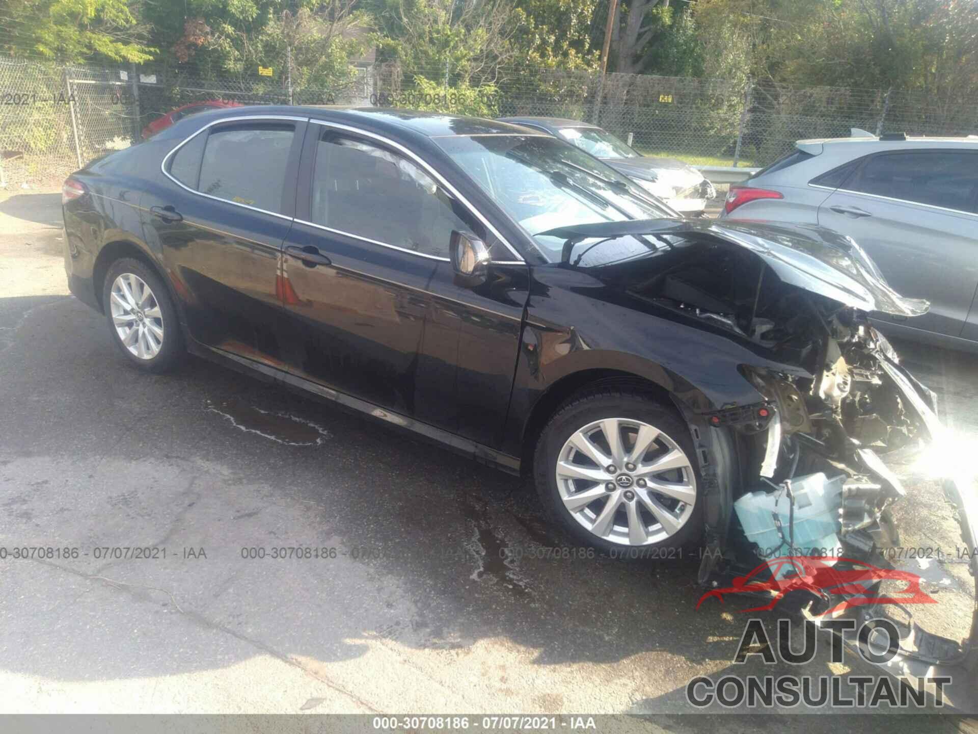 TOYOTA CAMRY 2018 - 4T1B11HK1JU139738