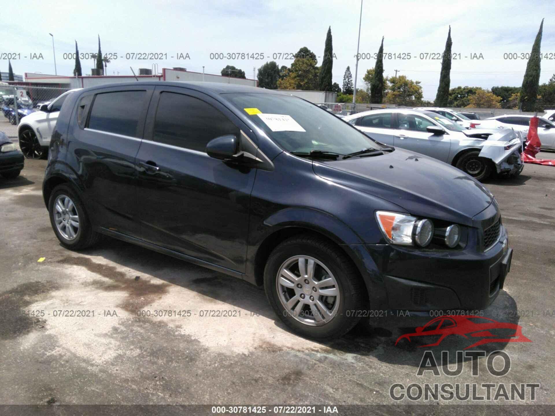 CHEVROLET SONIC 2016 - 1G1JC6SG2G4151877