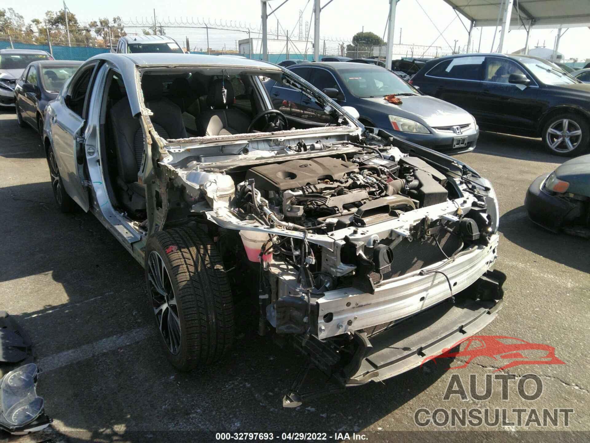 TOYOTA CAMRY 2020 - 4T1G11AK3LU316440