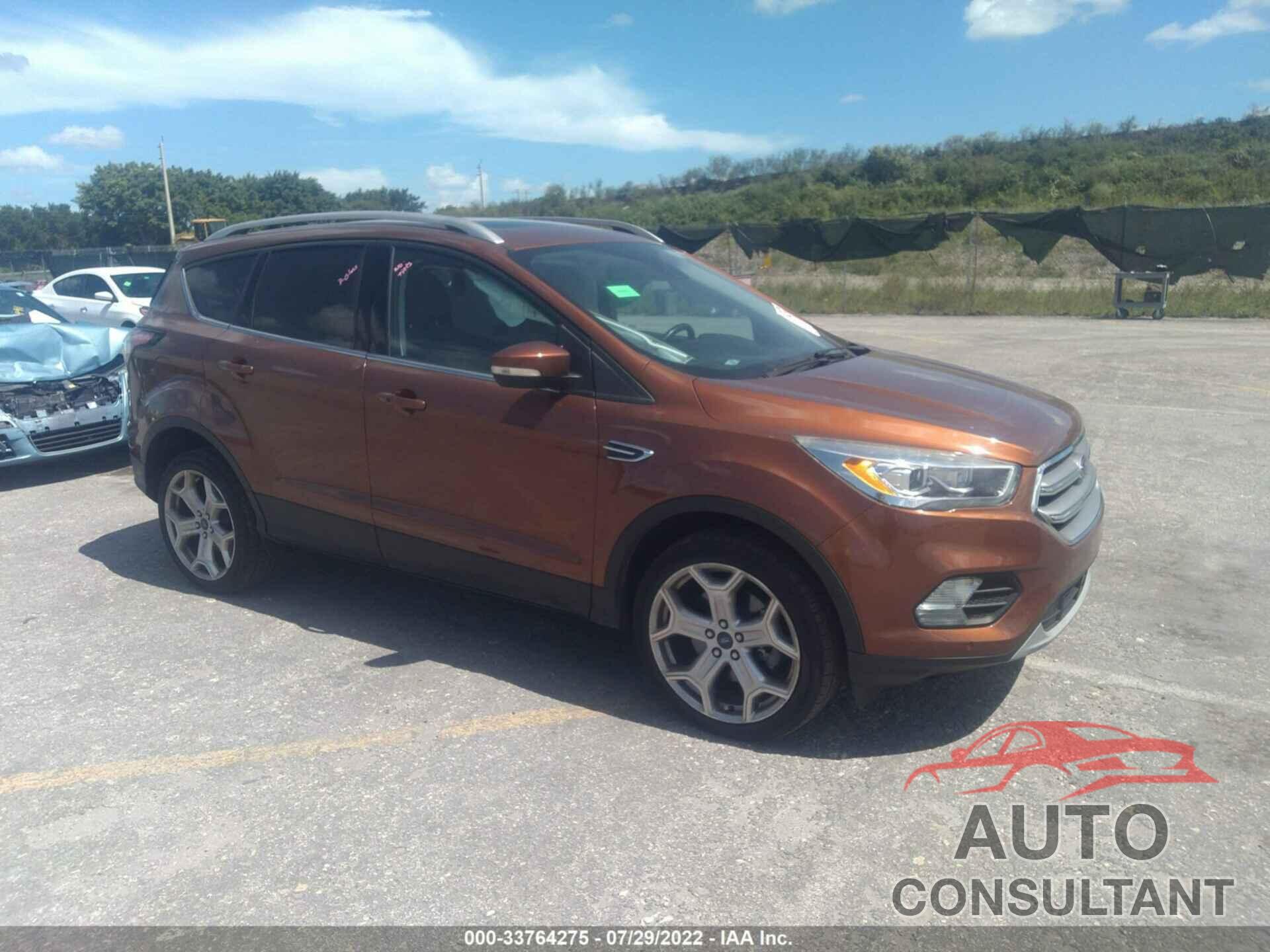 FORD ESCAPE 2017 - 1FMCU9J90HUE64747