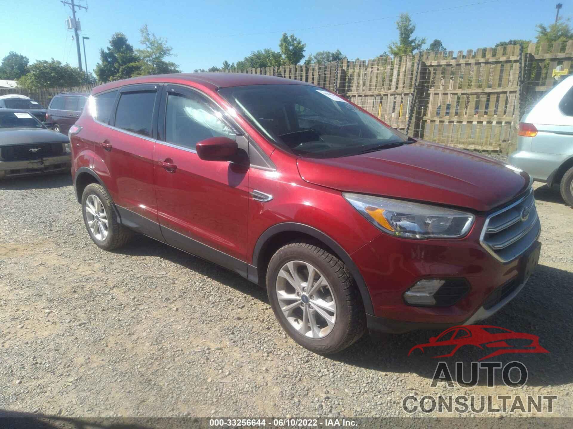 FORD ESCAPE 2017 - 1FMCU9G93HUA51745