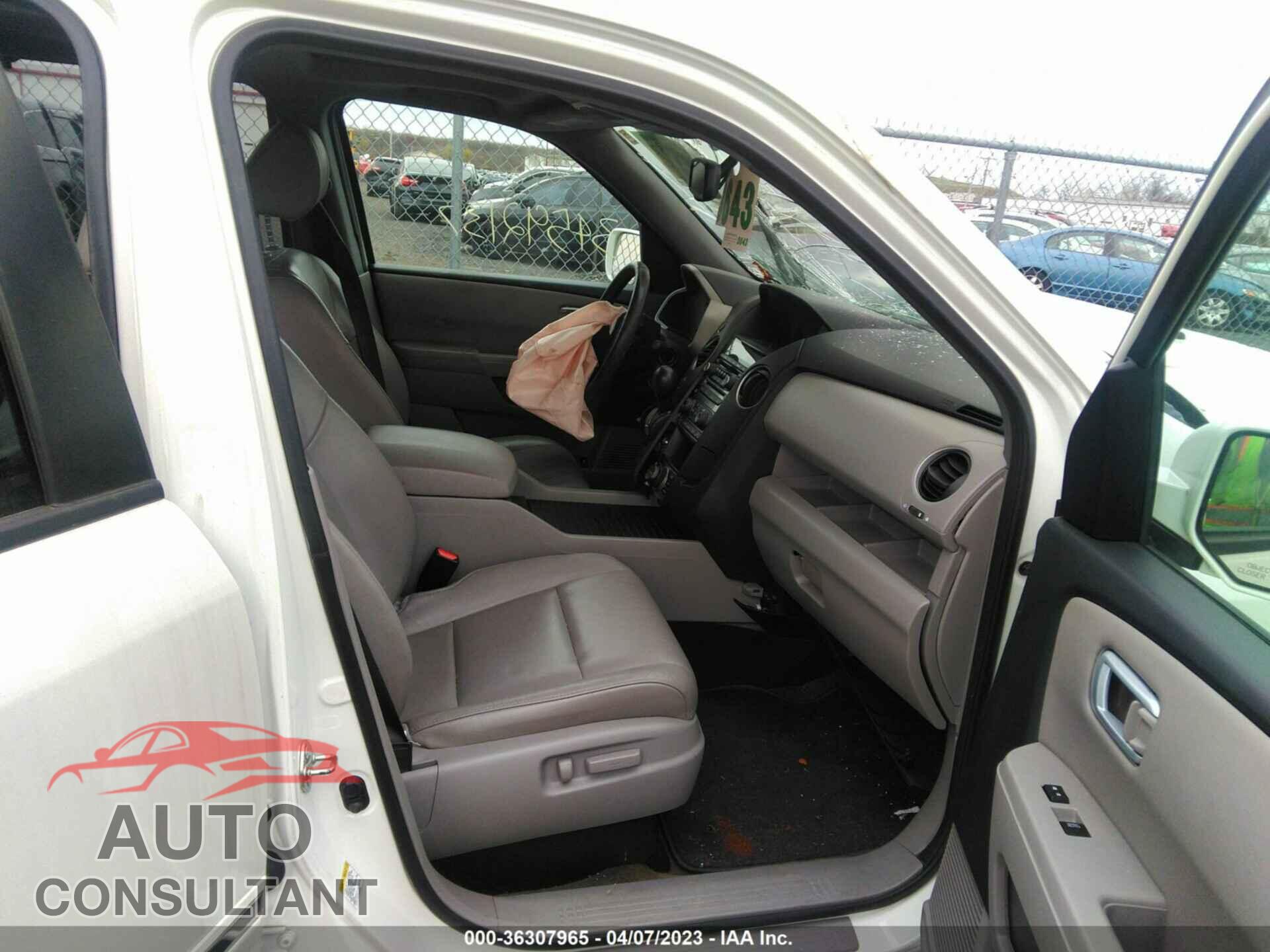 HONDA PILOT 2015 - 5FNYF4H92FB044183