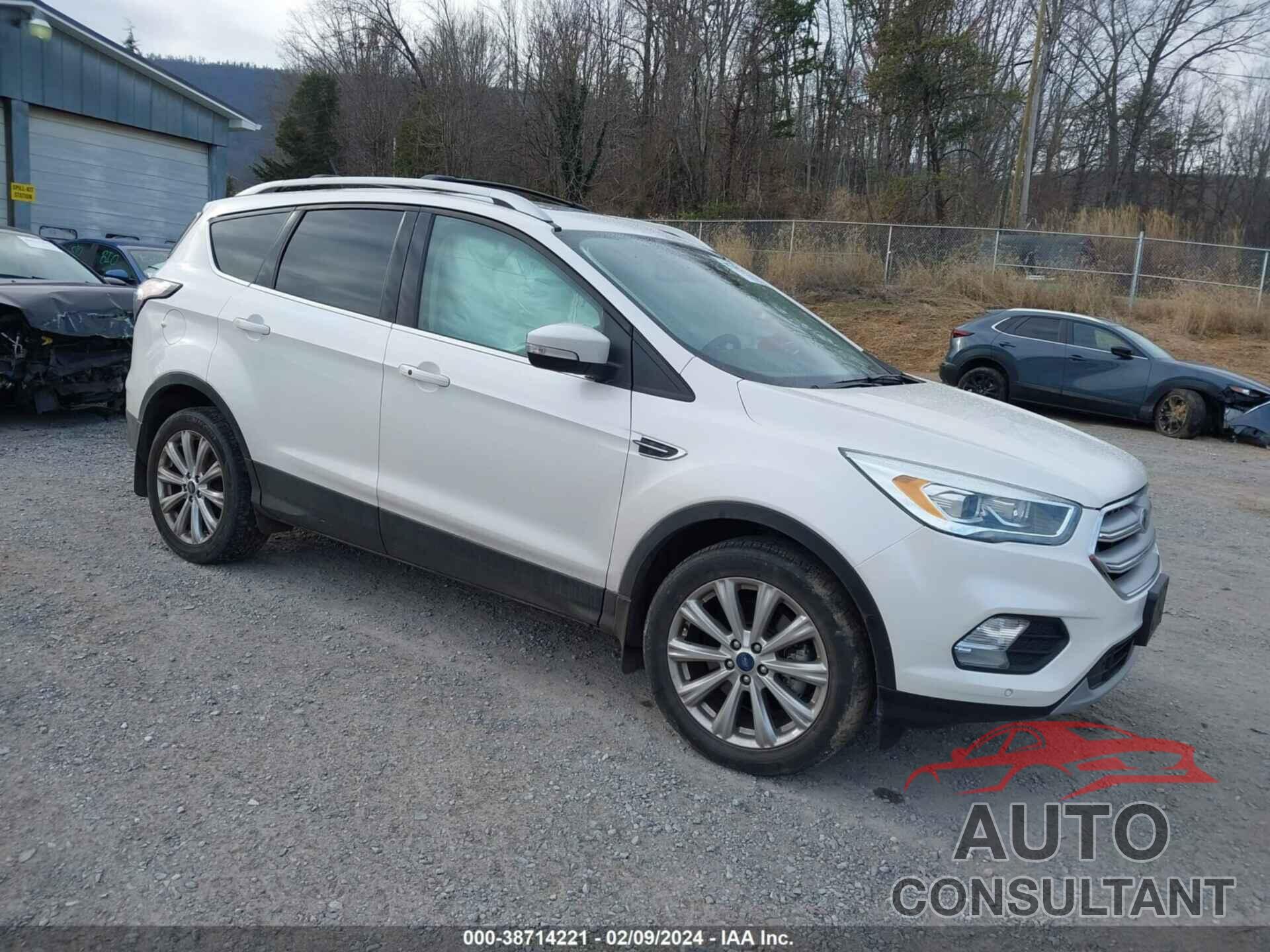 FORD ESCAPE 2018 - 1FMCU9J90JUA47618