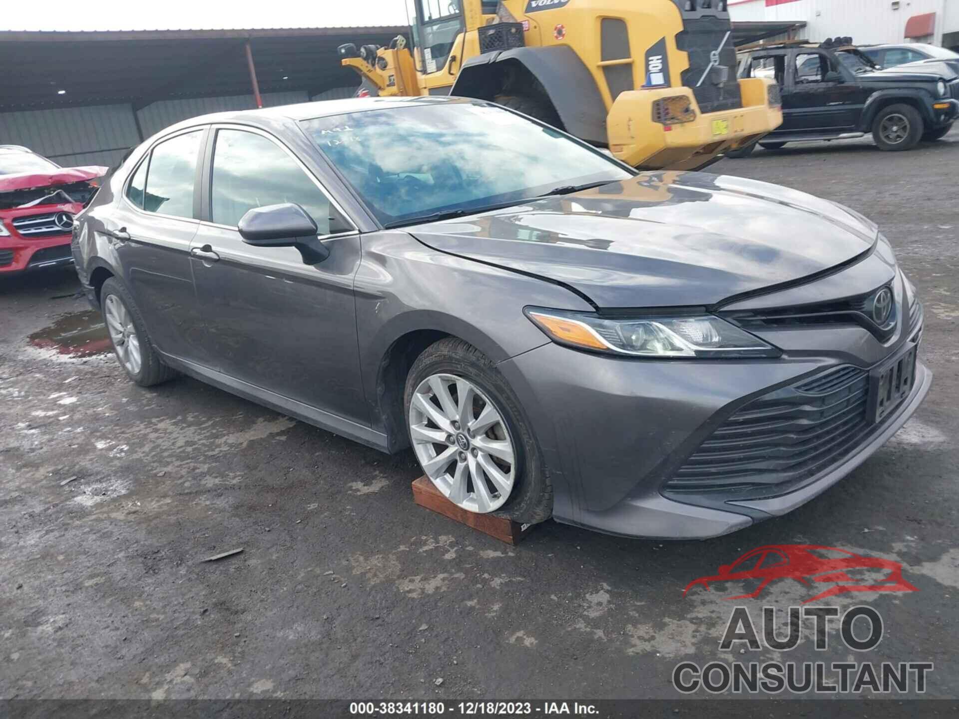 TOYOTA CAMRY 2018 - 4T1B11HK6JU038209