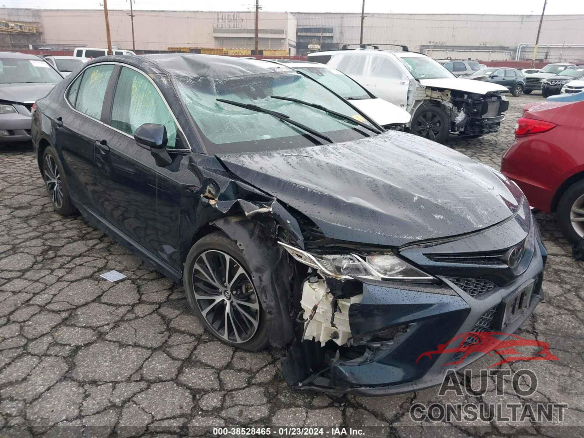 TOYOTA CAMRY 2018 - 4T1B11HK3JU651873
