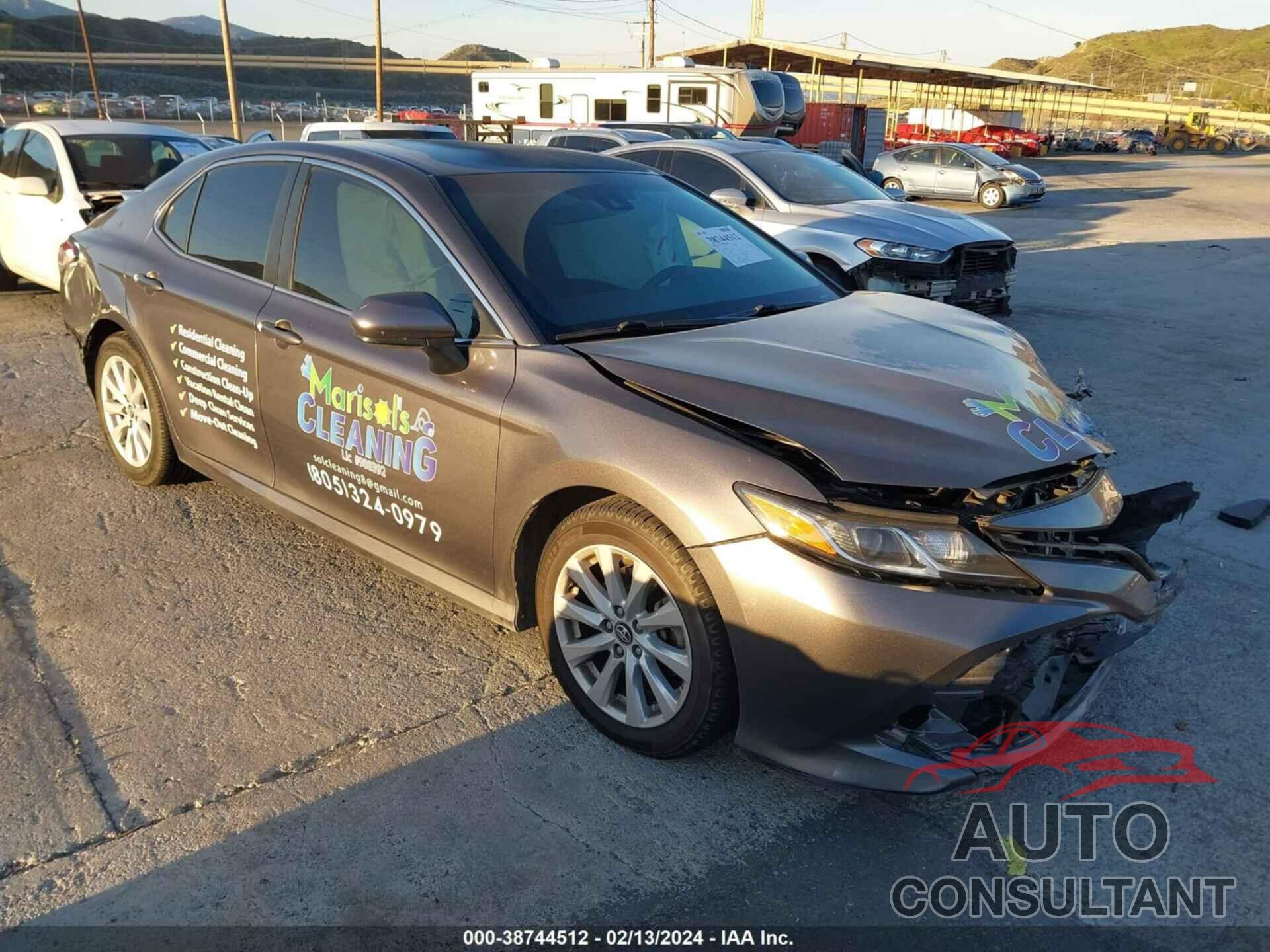 TOYOTA CAMRY 2018 - 4T1B11HK8JU632610