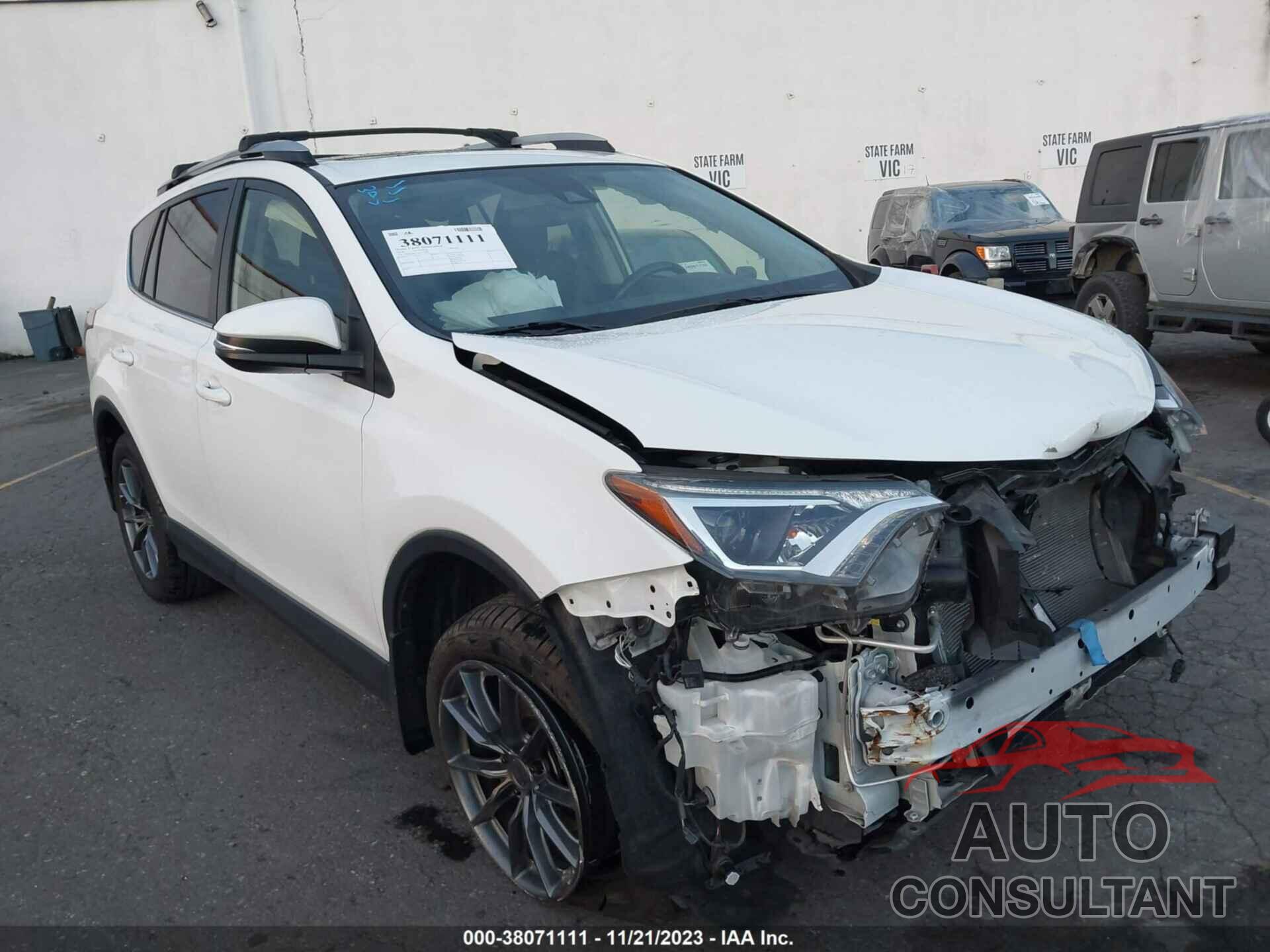 TOYOTA RAV4 2018 - JTMRFREV8JJ193959