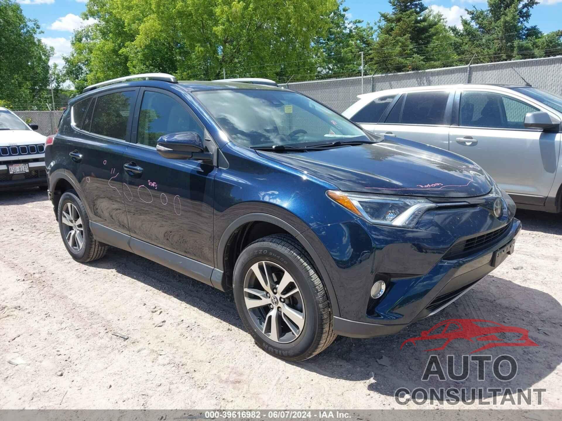 TOYOTA RAV4 2018 - JTMRFREV9JJ183053