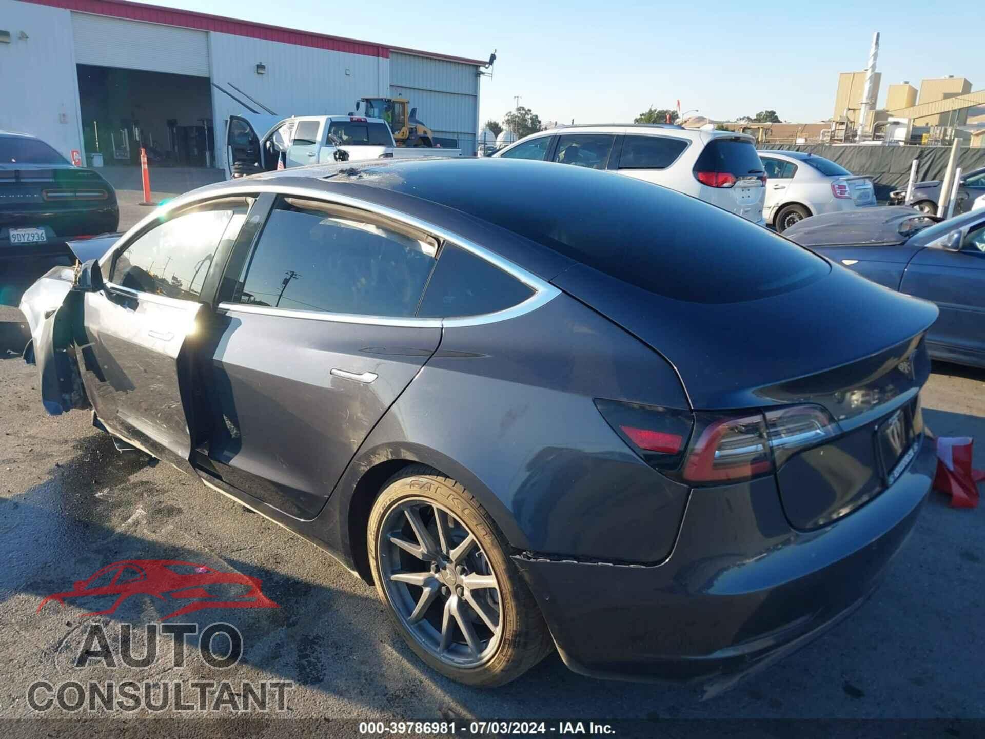TESLA MODEL 3 2018 - 5YJ3E1EB2JF073761