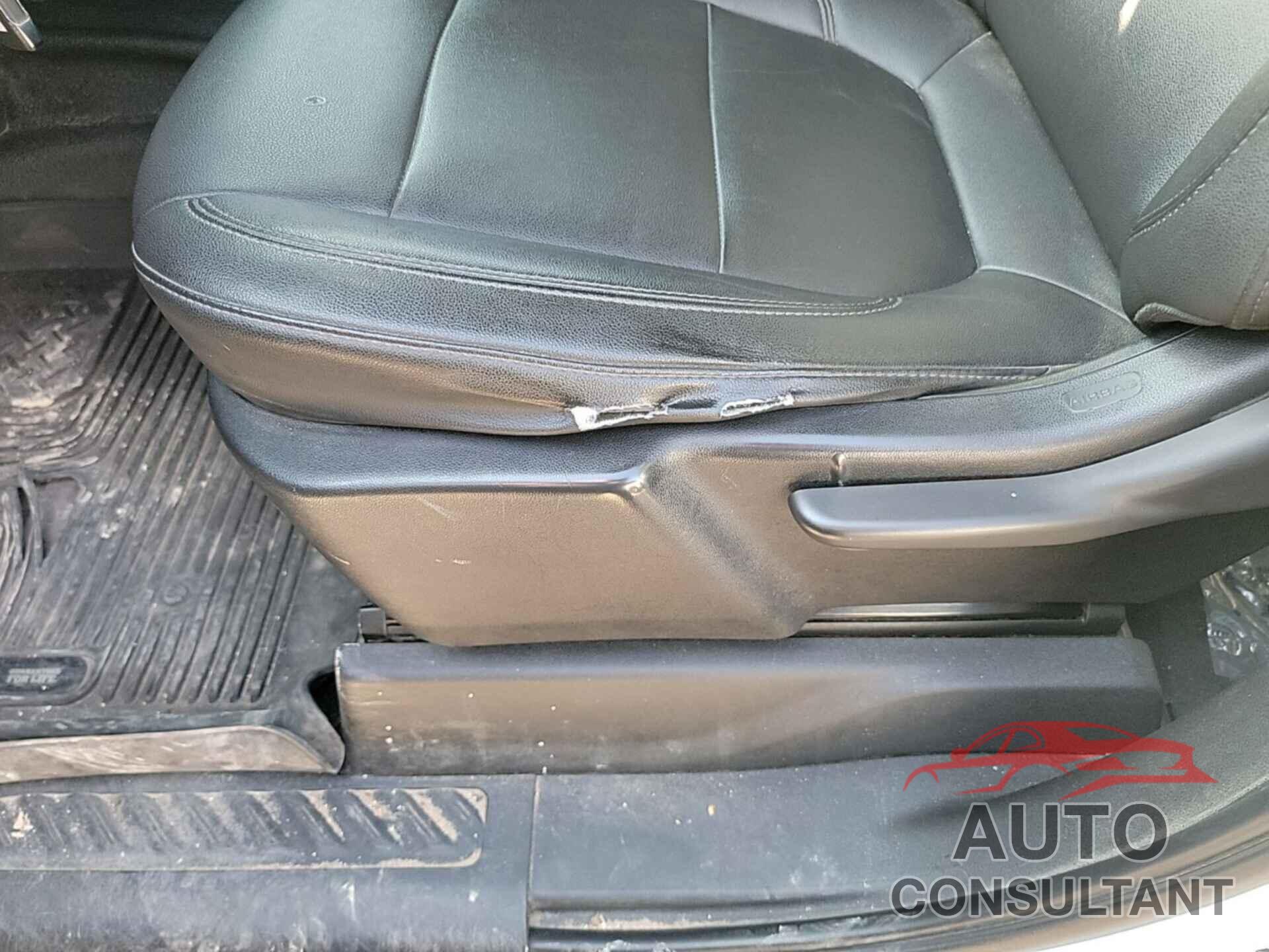 CHEVROLET SILVERADO 1500 2019 - 3GCUYAEF7KG216519