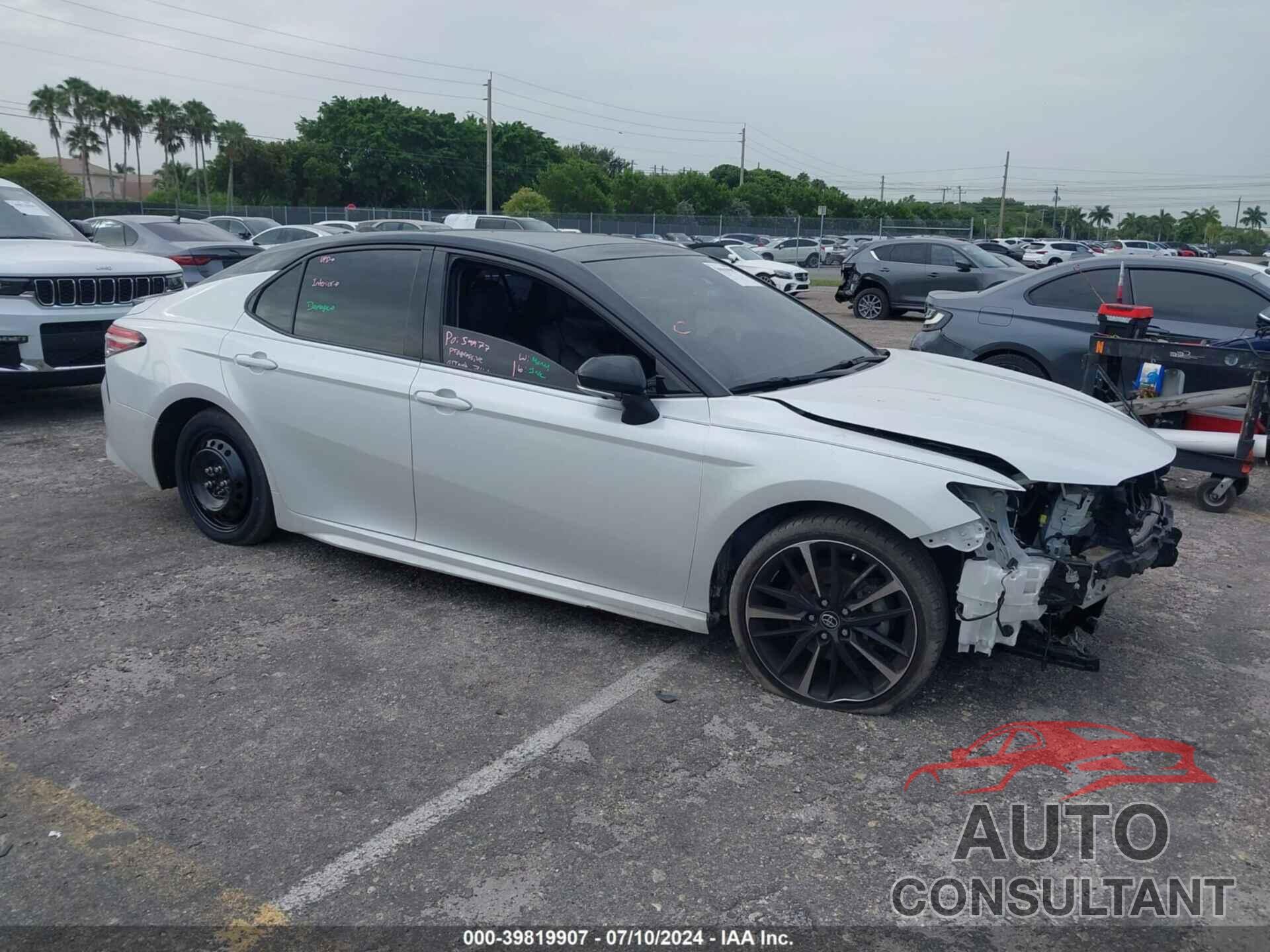TOYOTA CAMRY 2018 - 4T1B61HK2JU023787