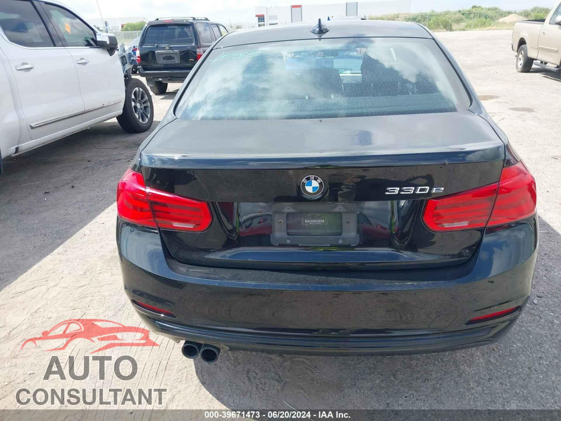 BMW 330E 2018 - WBA8E1C51JA758794