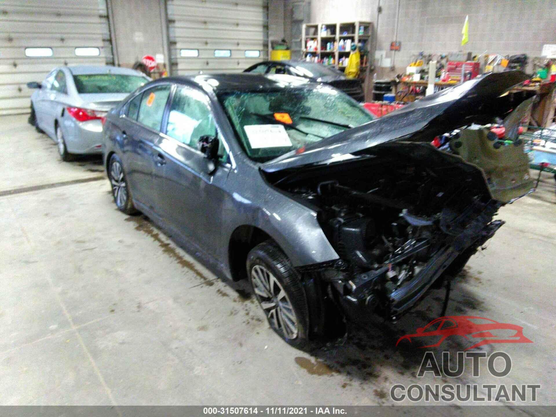 SUBARU LEGACY 2018 - 4S3BNAF61J3045203