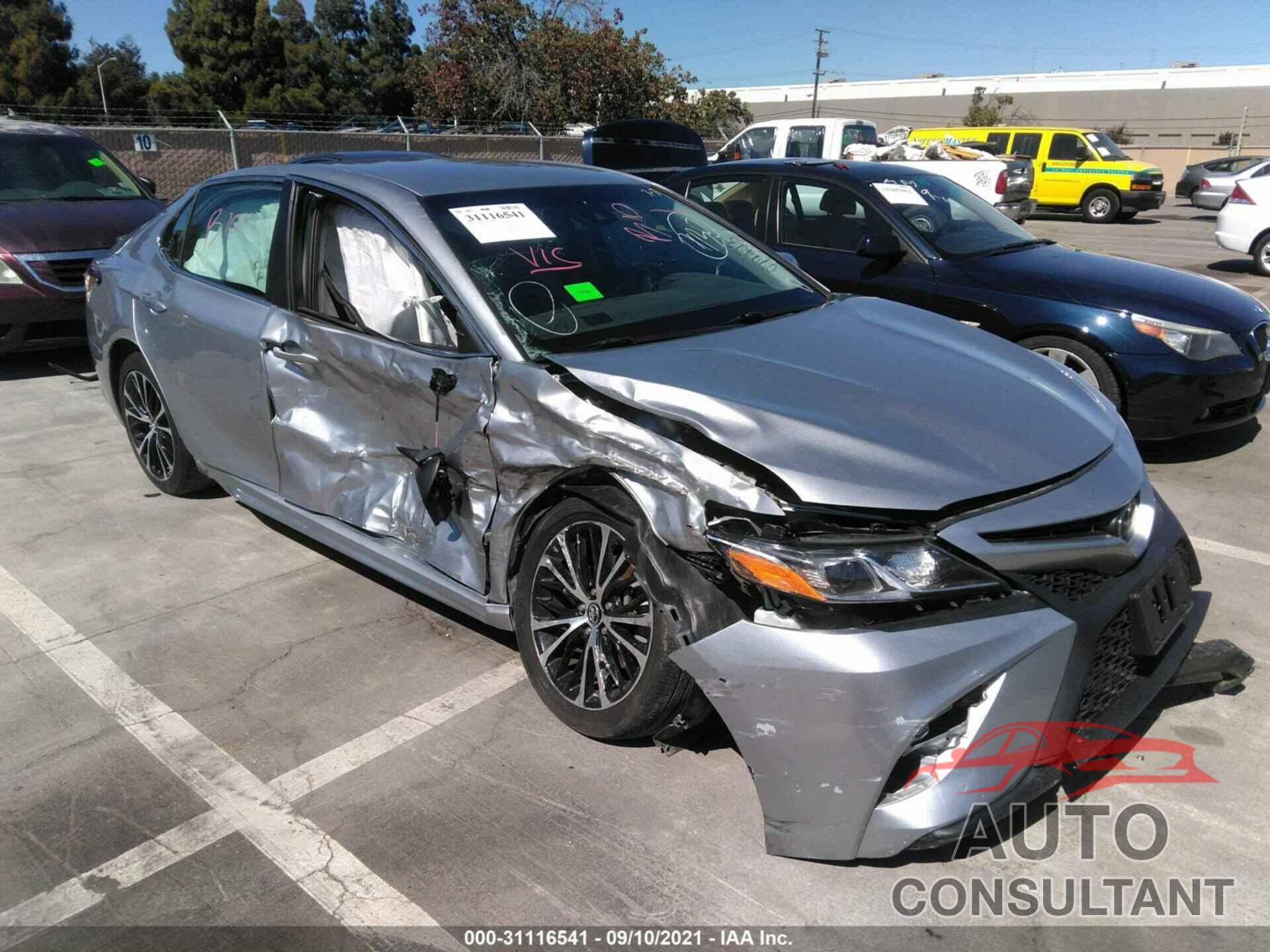 TOYOTA CAMRY 2018 - 4T1B11HK9JU077473