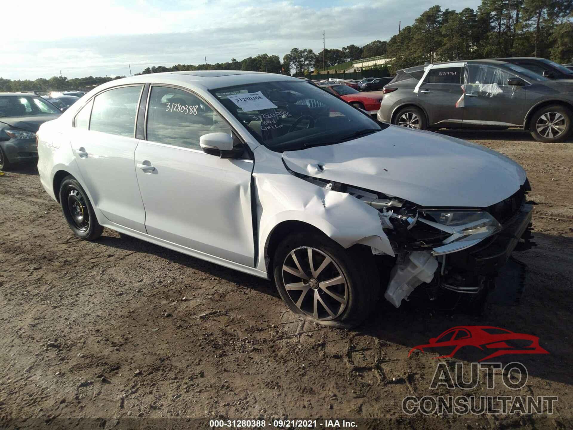 VOLKSWAGEN JETTA 2018 - 3VWDB7AJ9JM261778