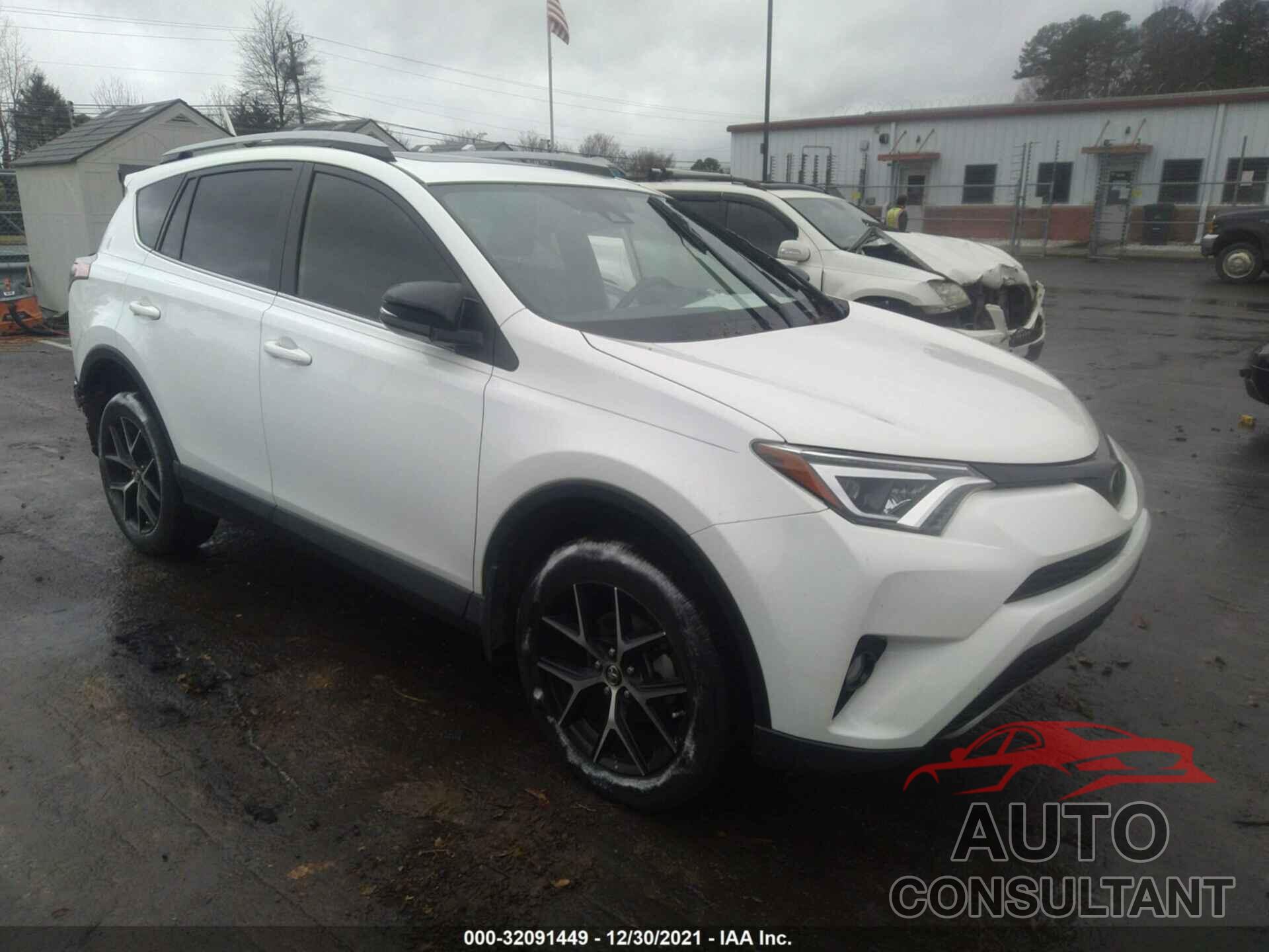 TOYOTA RAV4 2017 - JTMJFREV0HD219881
