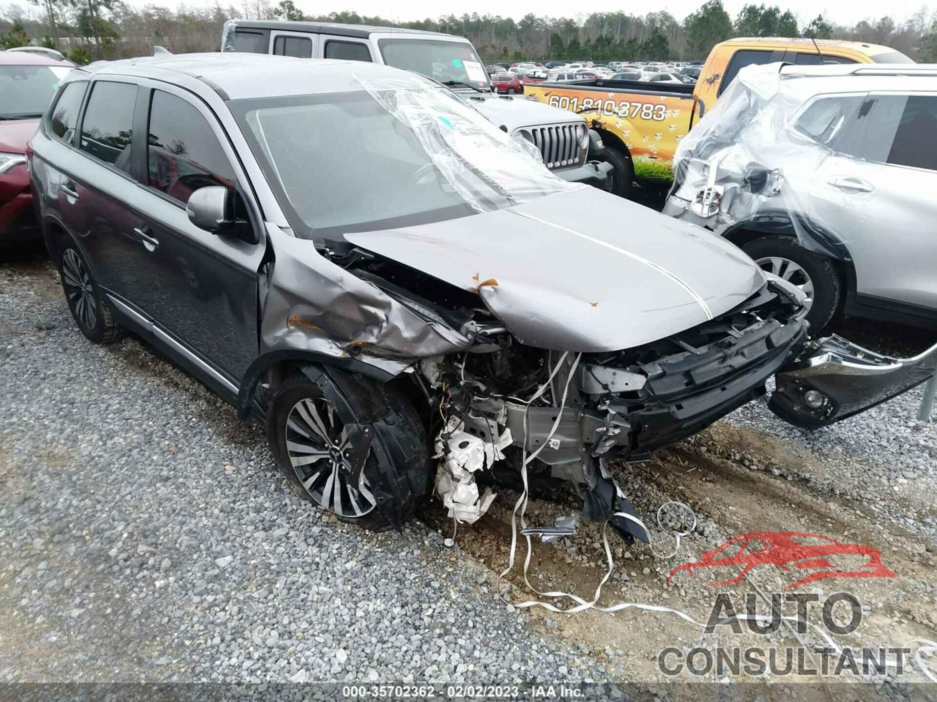 MITSUBISHI OUTLANDER 2019 - JA4AD3A3XKZ014628
