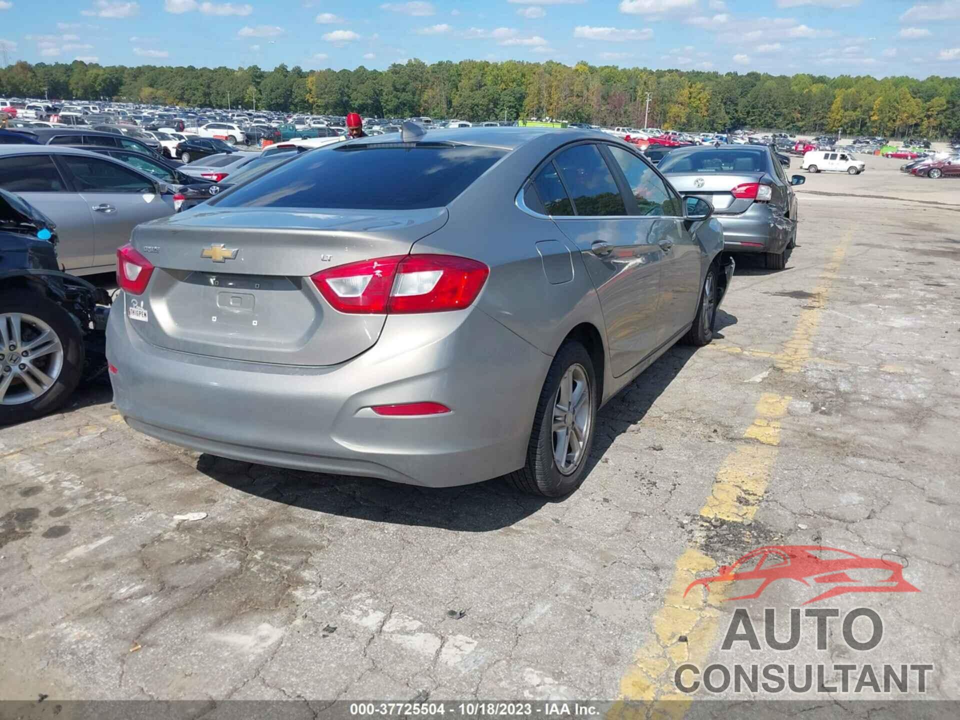 CHEVROLET CRUZE 2018 - 1G1BE5SM9J7237286