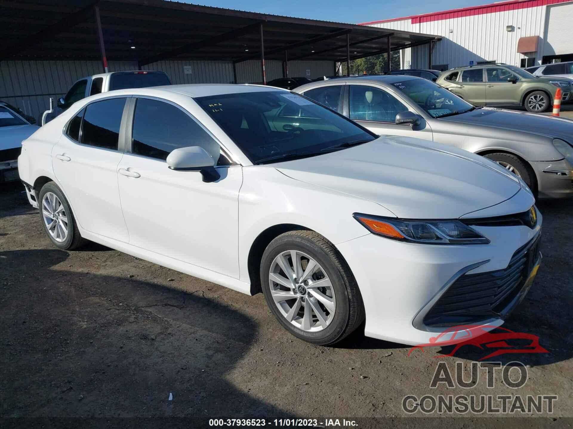TOYOTA CAMRY 2022 - 4T1C11AK3NU637833