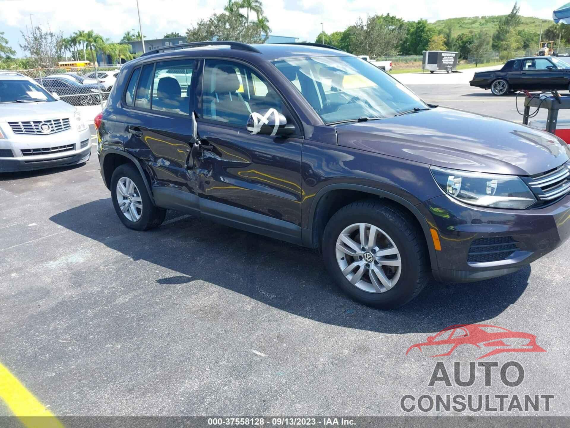 VOLKSWAGEN TIGUAN 2016 - WVGBV7AX4GW582170