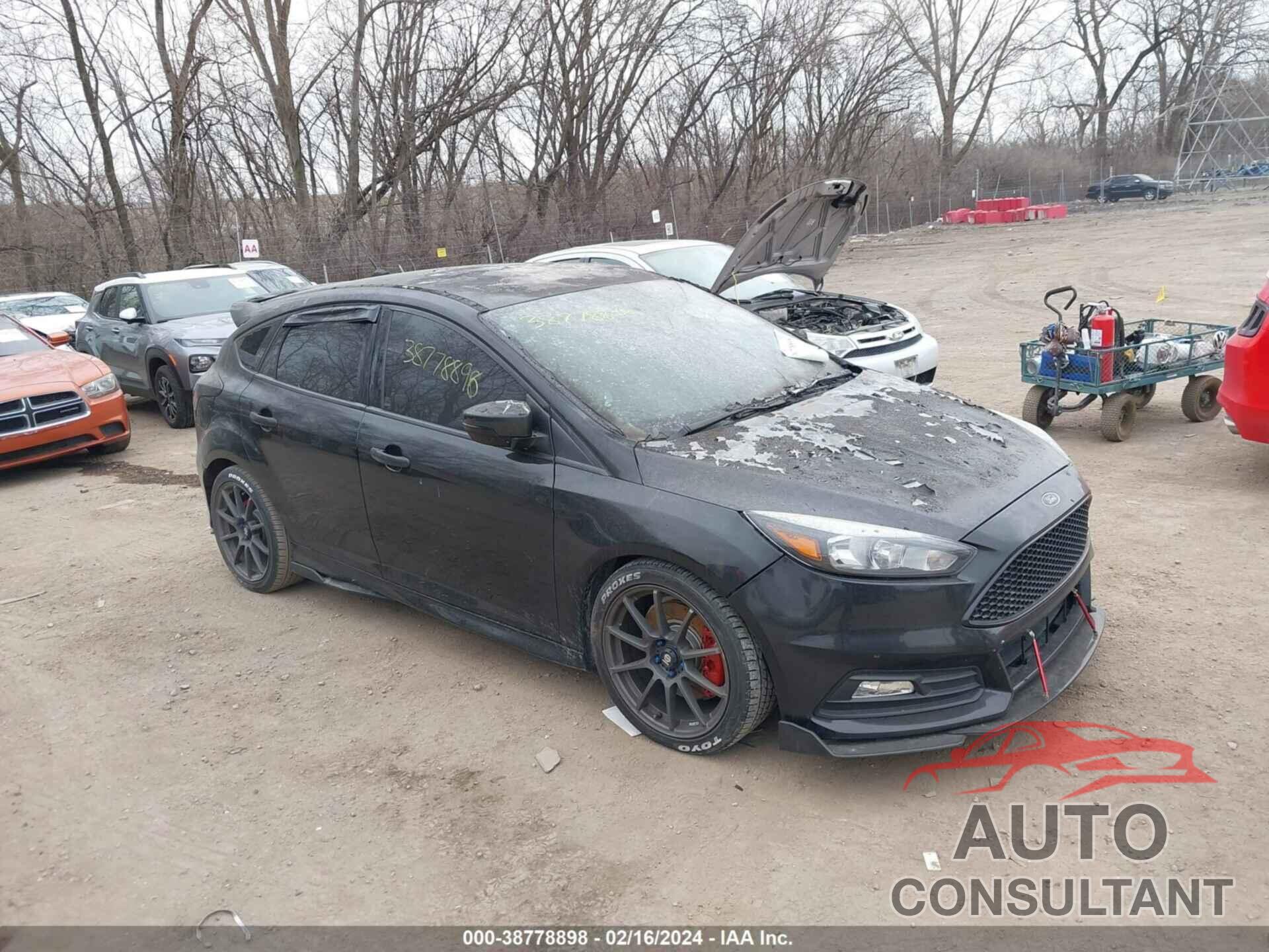 FORD FOCUS 2017 - 1FADP3L90HL213698