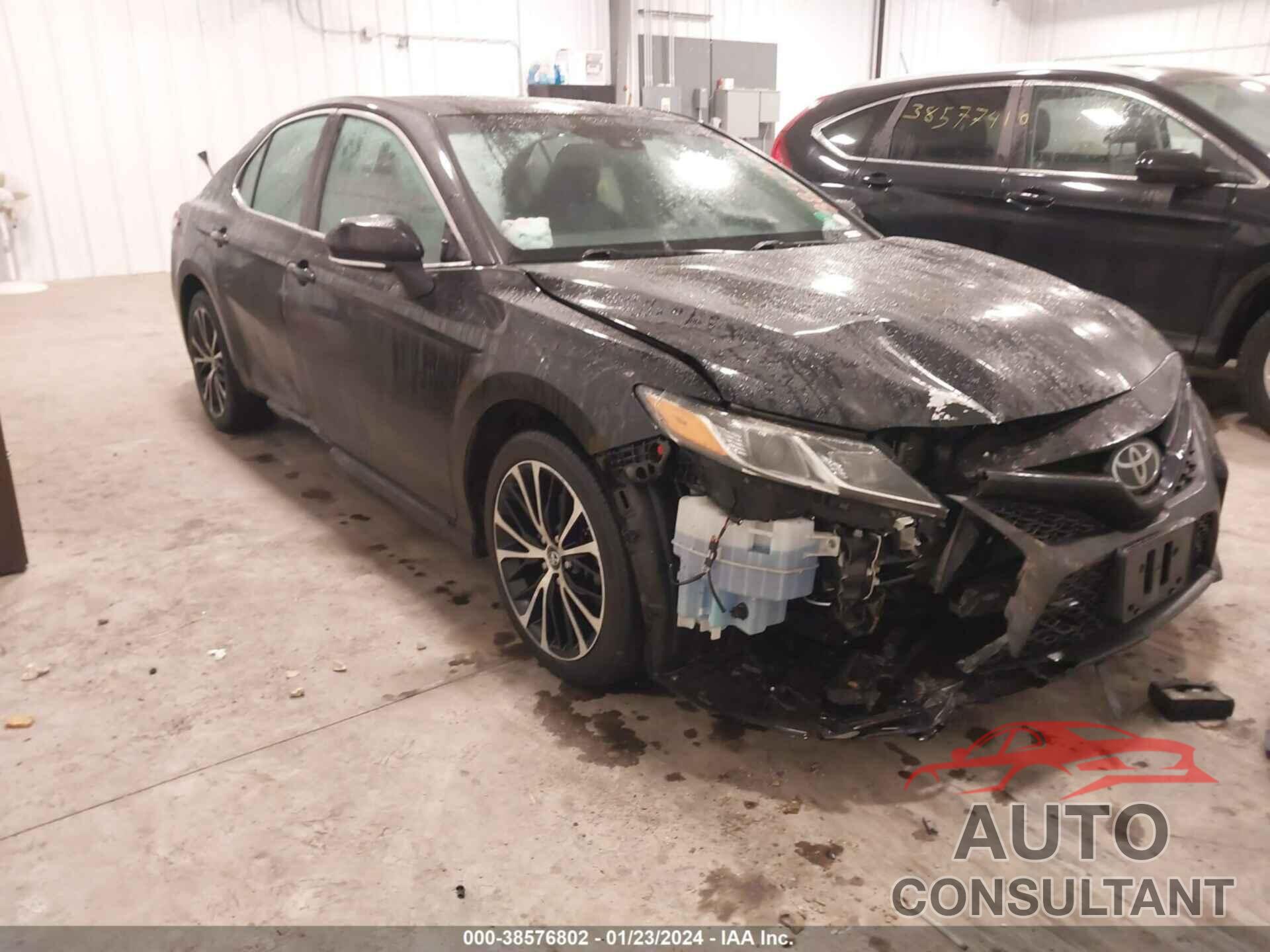 TOYOTA CAMRY 2018 - 4T1B11HK1JU101927