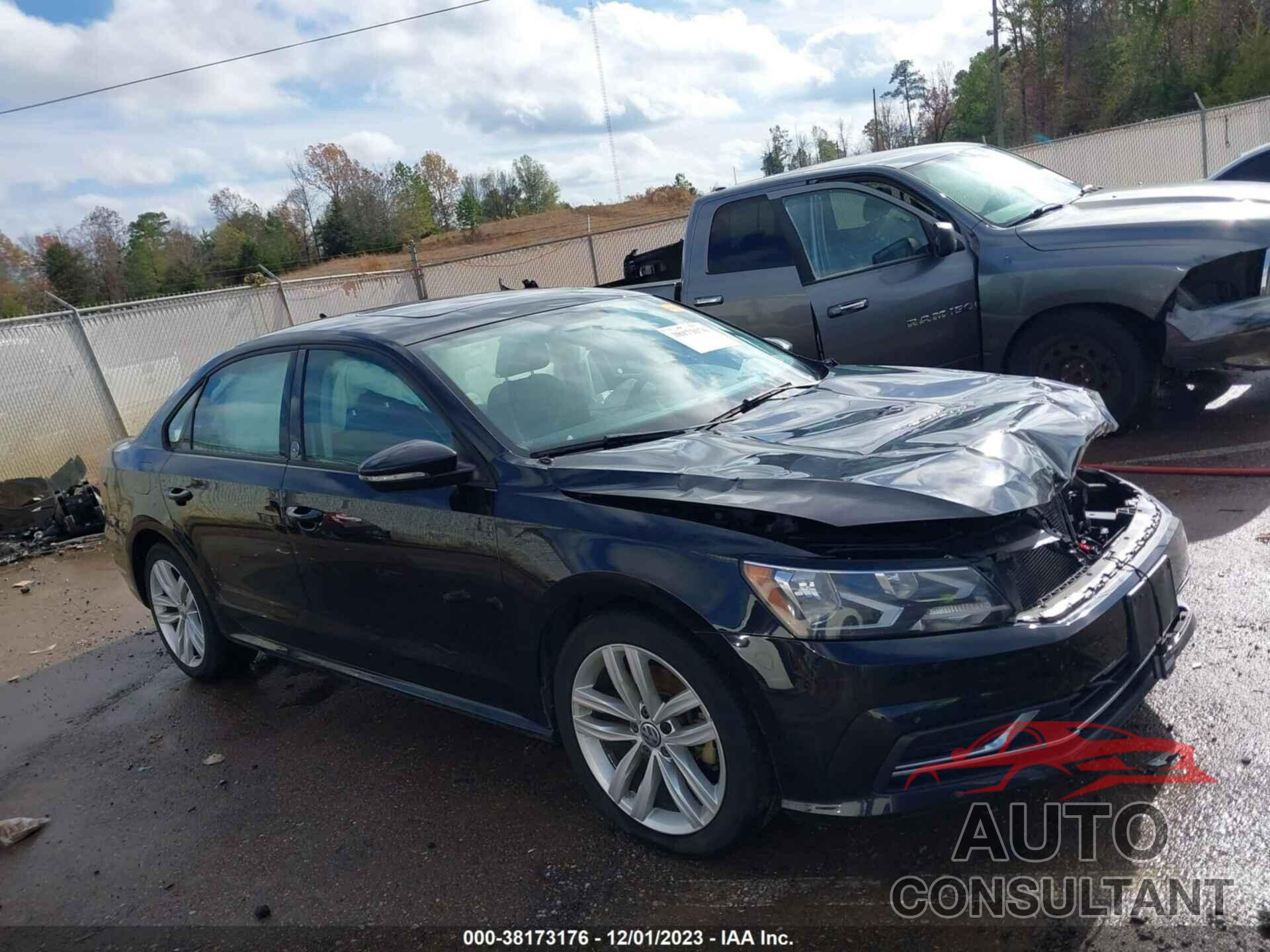 VOLKSWAGEN PASSAT 2019 - 1VWLA7A31KC002625