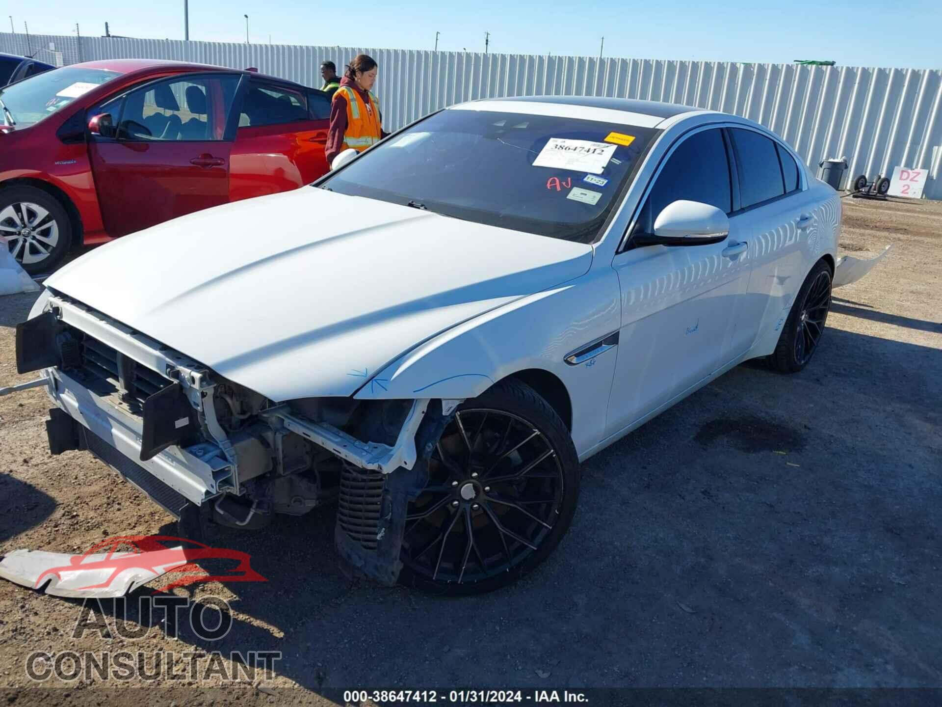 JAGUAR XE 2017 - SAJAR4BG0HA975536
