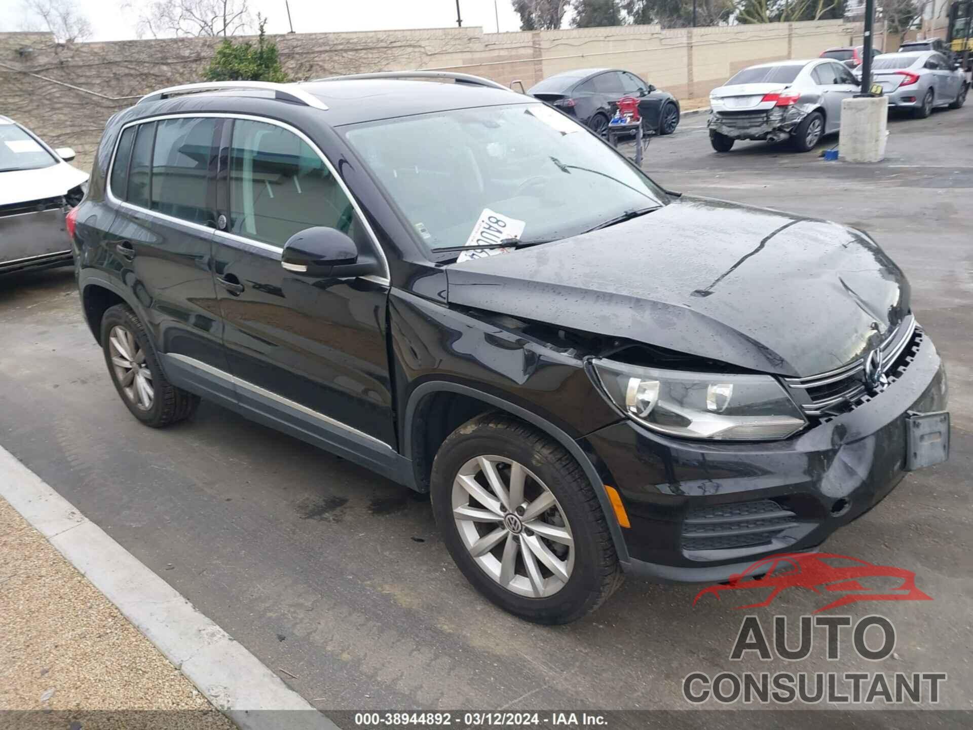 VOLKSWAGEN TIGUAN 2017 - WVGRV7AX8HK003401